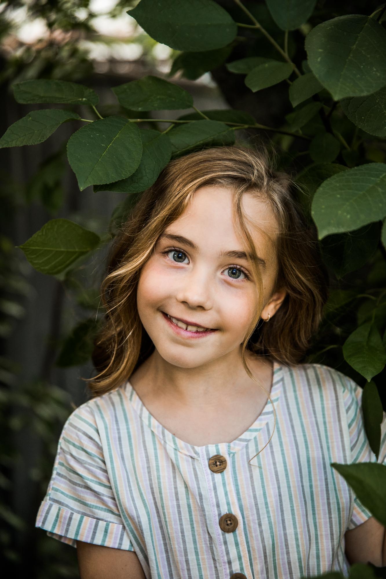 Calgary, Banff, Kananaskis lifestyle family photographer, extended family posing during their extended family photoshoot in Calgary