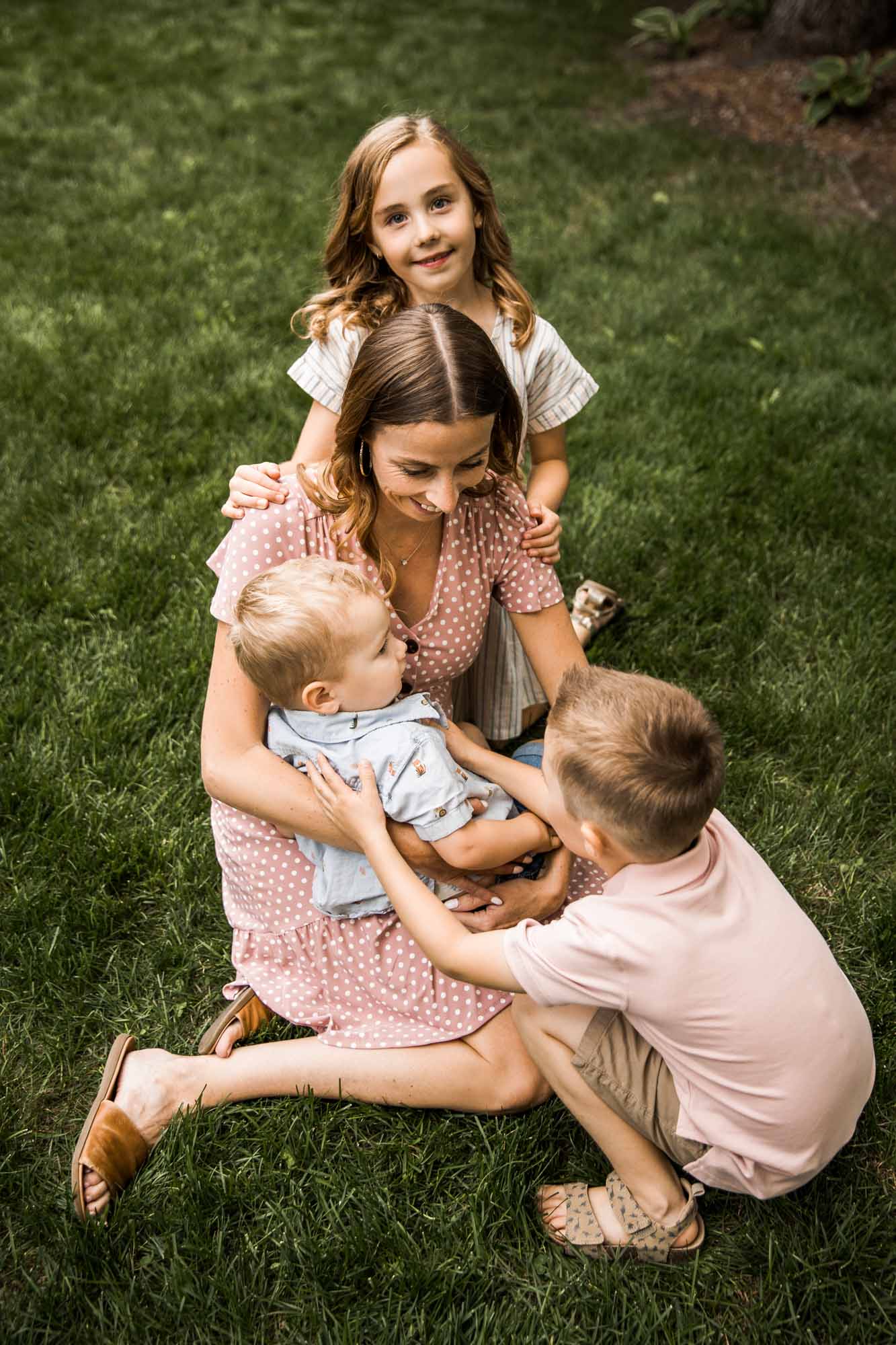 Calgary, Banff, Kananaskis lifestyle family photographer, extended family posing during their extended family photoshoot in Calgary