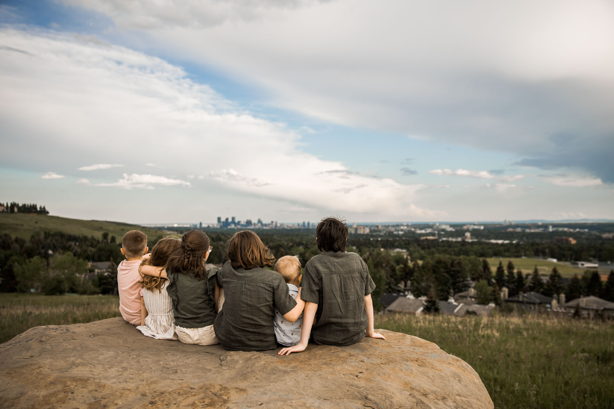 Calgary, Banff, Kananaskis lifestyle family photographer, extended family posing during their extended family photoshoot in Calgary