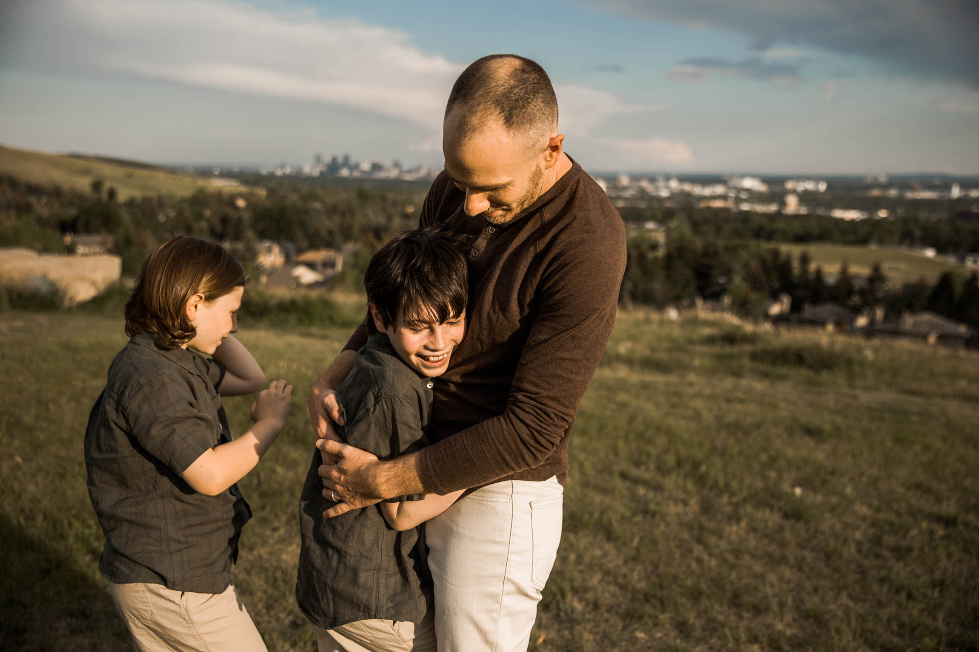 Calgary, Banff, Kananaskis lifestyle family photographer, extended family posing during their extended family photoshoot in Calgary