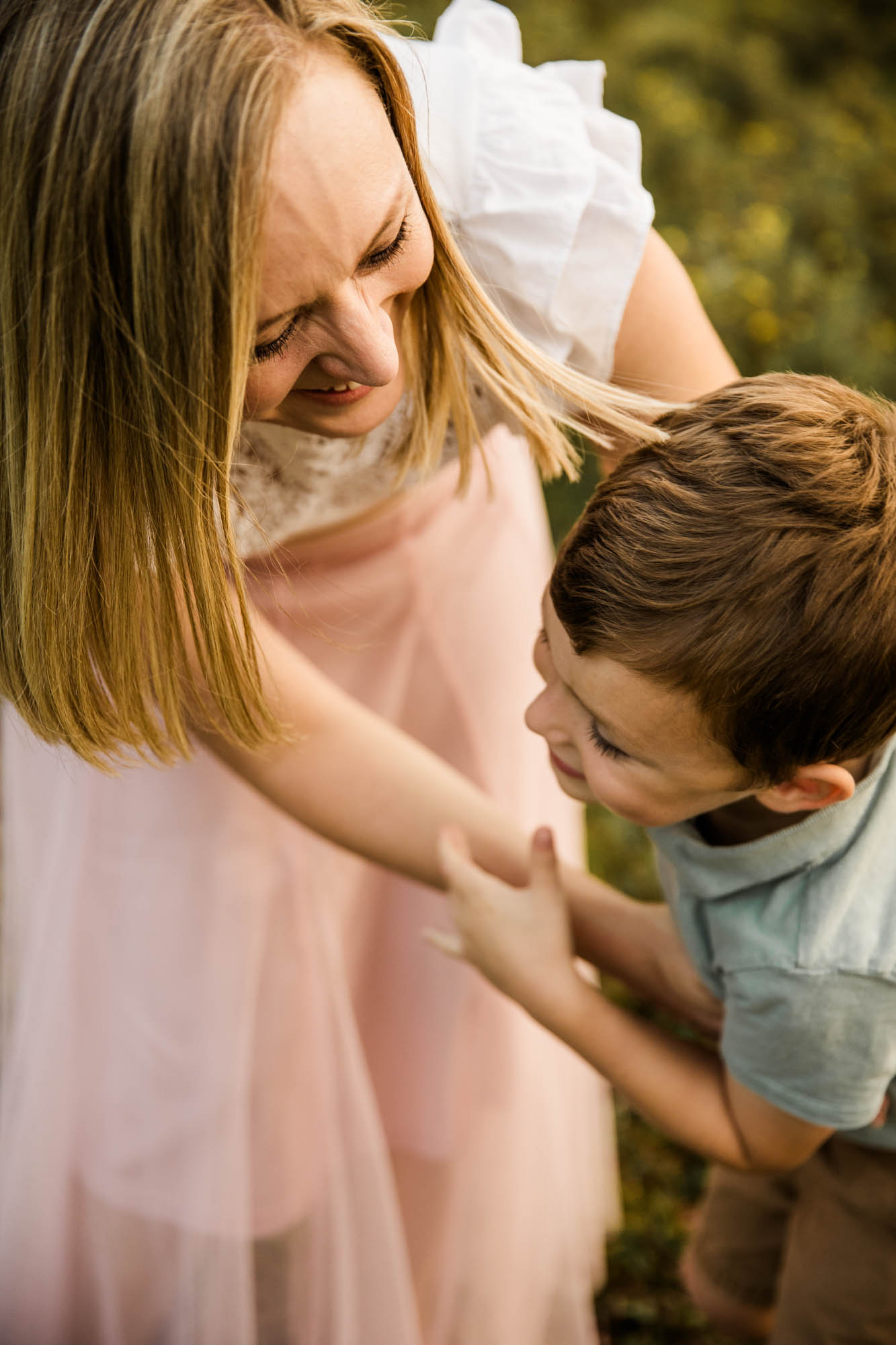 Calgary, Banff and Kananaskis Country lifestyle family photographer, family in front of water and mountains during their photoshoot in Kananaskis Country