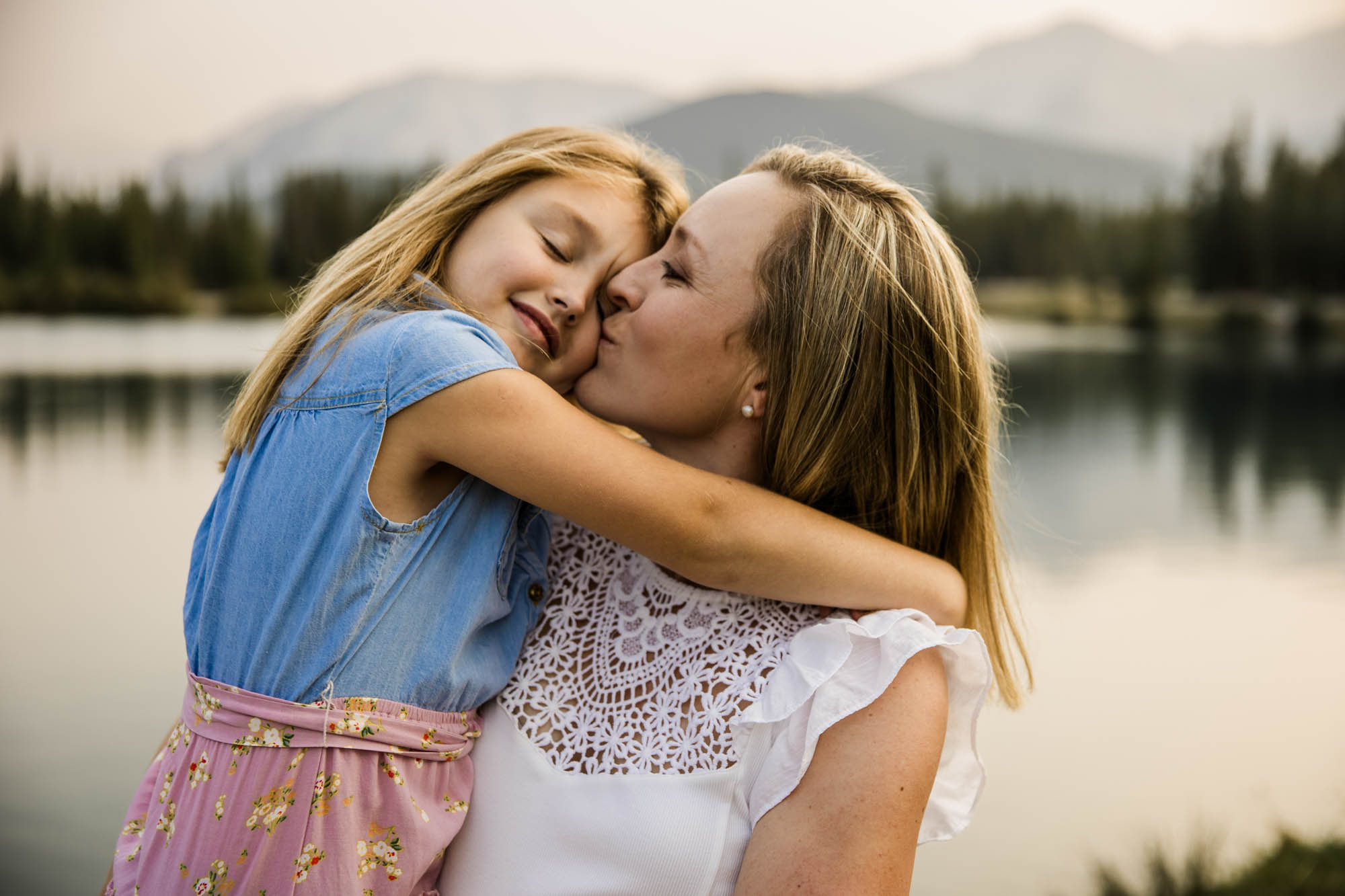 Calgary, Banff and Kananaskis Country lifestyle family photographer, family in front of water and mountains during their photoshoot in Kananaskis Country