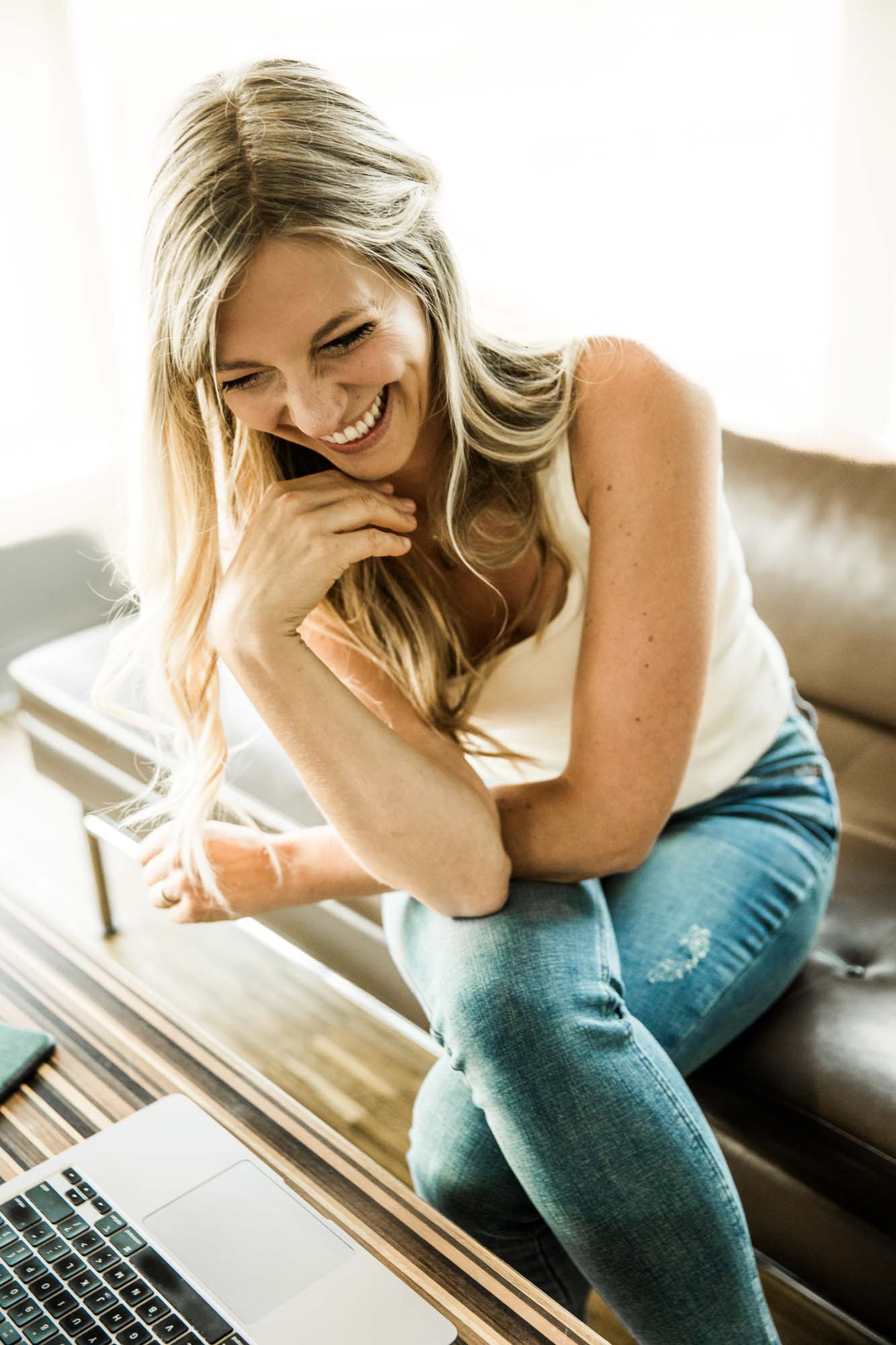 Calgary, Banff, Kananaskis Country personal branding photographer, headshots and brand photos for Fabienne Hansen, side hustle coach, during her solo trip to the Canadian Rockies in the moutains around Banff, Alberta, Canada