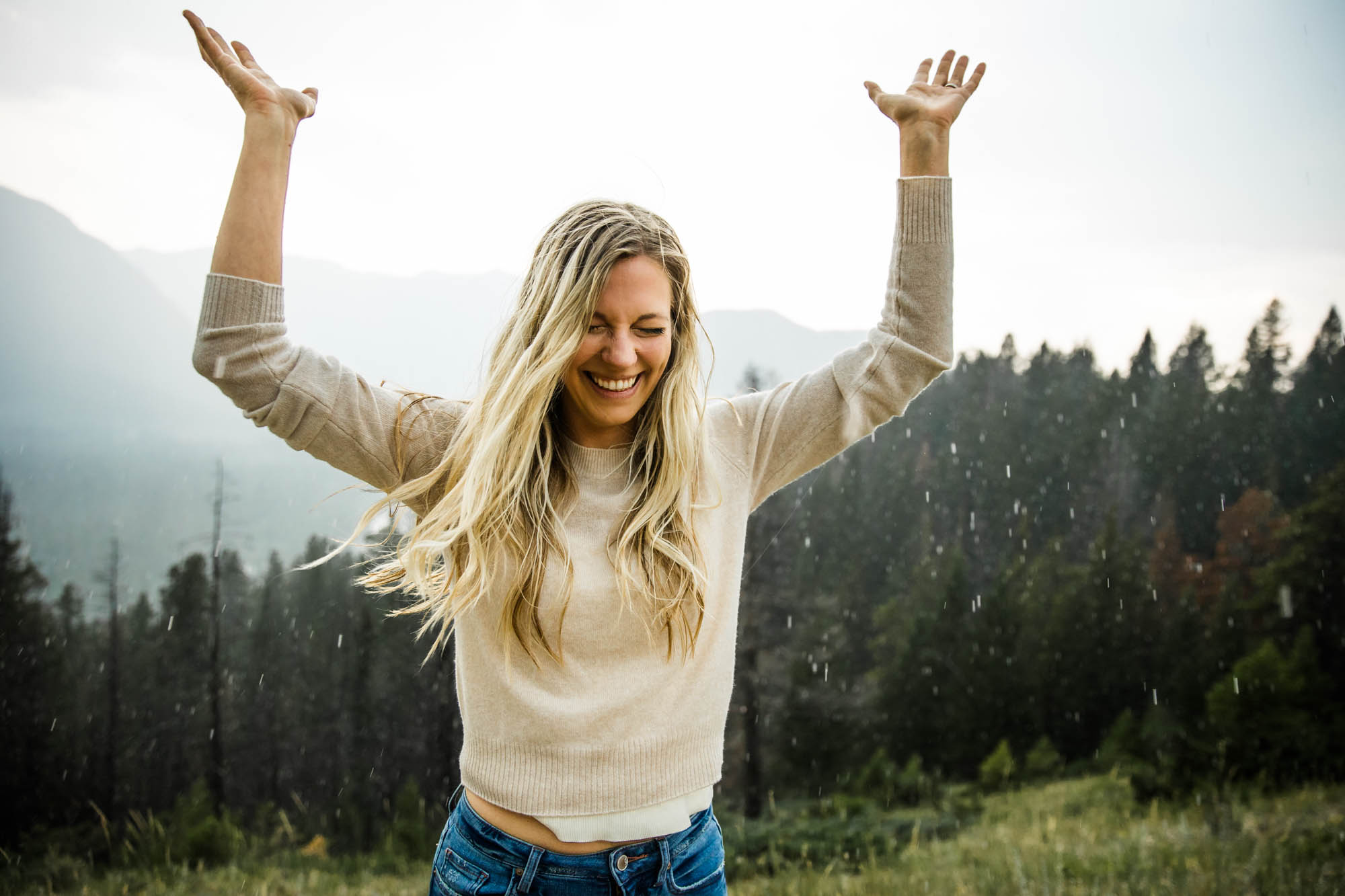 Calgary, Banff, Kananaskis Country personal branding photographer, headshots and brand photos for Fabienne Hansen, side hustle coach, during her solo trip to the Canadian Rockies in the moutains around Banff, Alberta, Canada