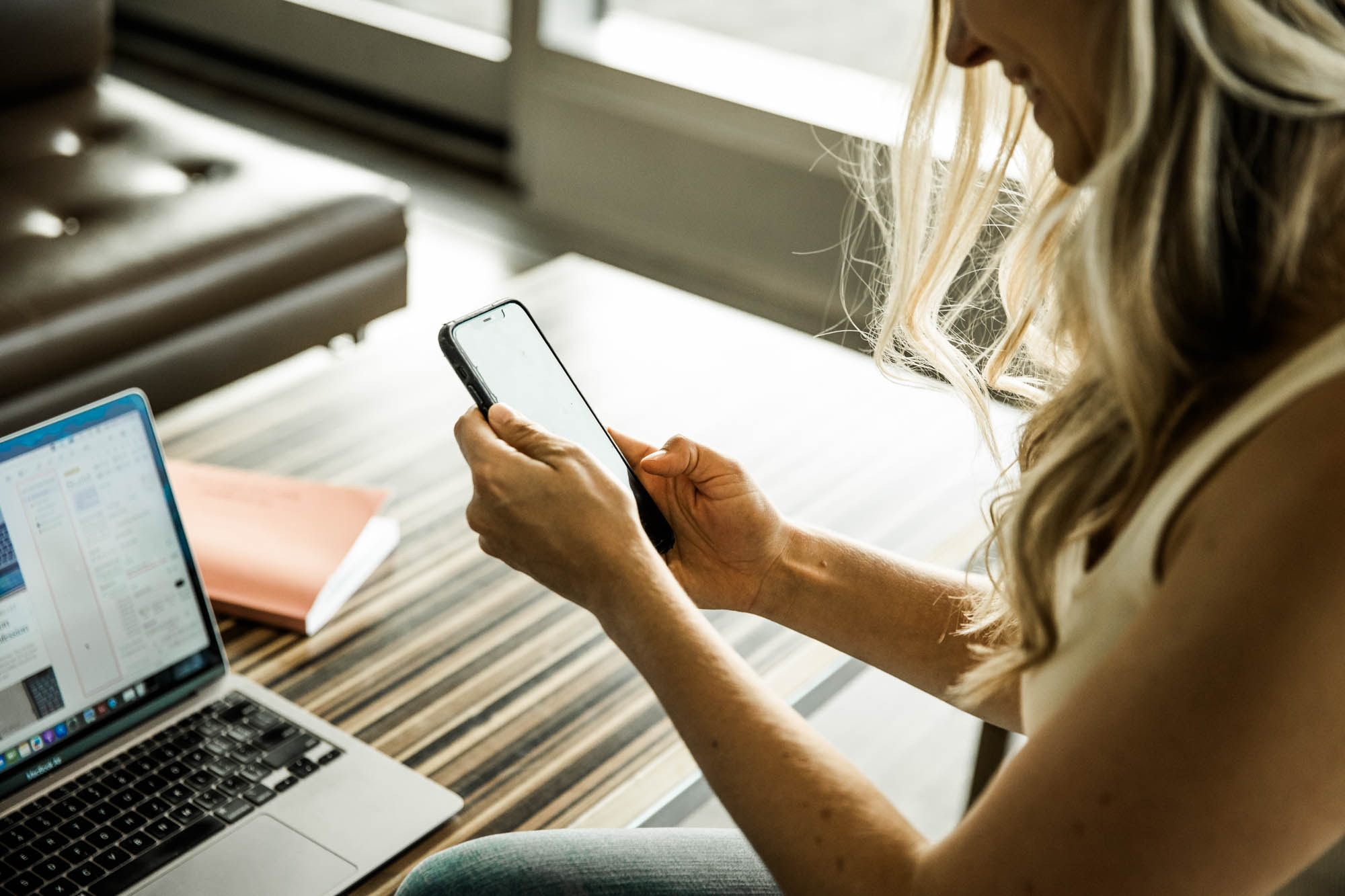 Calgary, Banff, Kananaskis Country personal branding photographer, headshots and brand photos for Fabienne Hansen, side hustle coach, during her solo trip to the Canadian Rockies in the moutains around Banff, Alberta, Canada