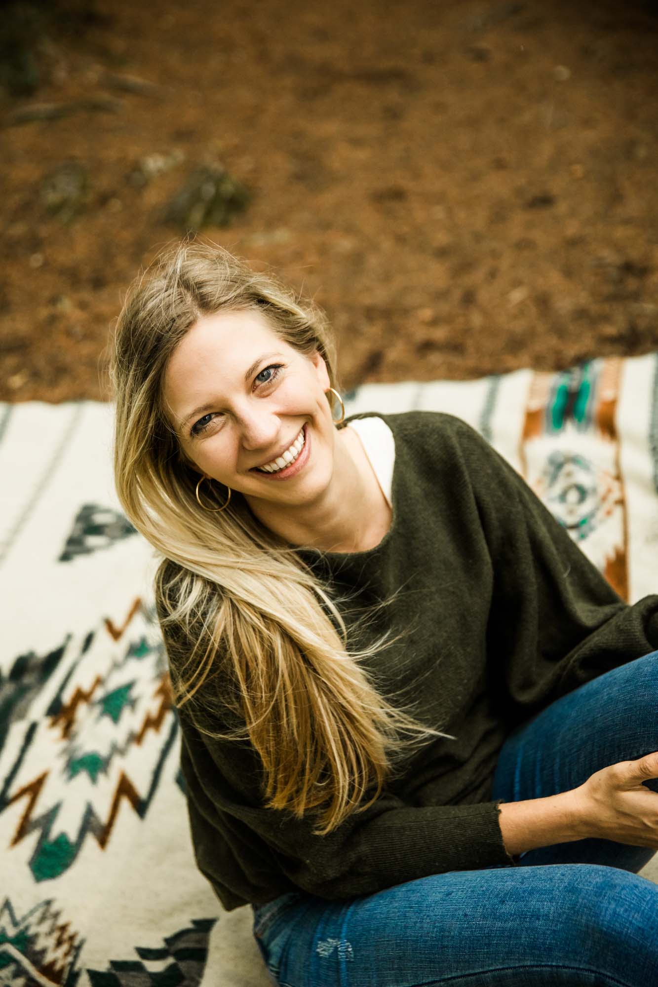 Calgary, Banff, Kananaskis Country personal branding photographer, headshots and brand photos for Fabienne Hansen, side hustle coach, during her solo trip to the Canadian Rockies in the moutains around Banff, Alberta, Canada