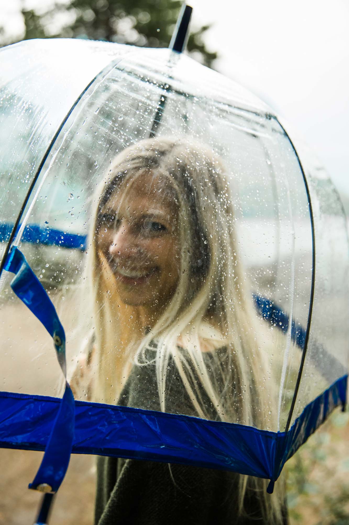 Calgary, Banff, Kananaskis Country personal branding photographer, headshots and brand photos for Fabienne Hansen, side hustle coach, during her solo trip to the Canadian Rockies in the moutains around Banff, Alberta, Canada