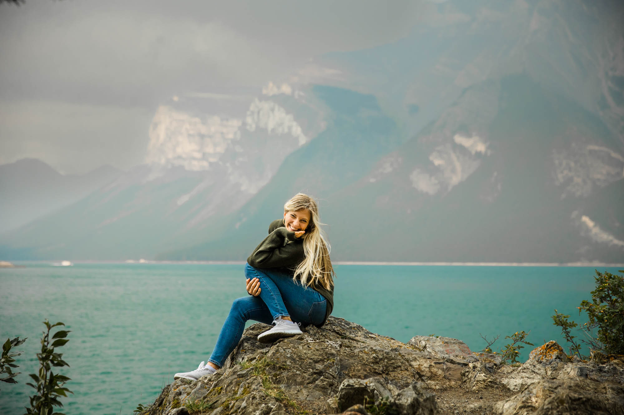 Calgary, Banff, Kananaskis Country personal branding photographer, headshots and brand photos for Fabienne Hansen, side hustle coach, during her solo trip to the Canadian Rockies in the moutains around Banff, Alberta, Canada