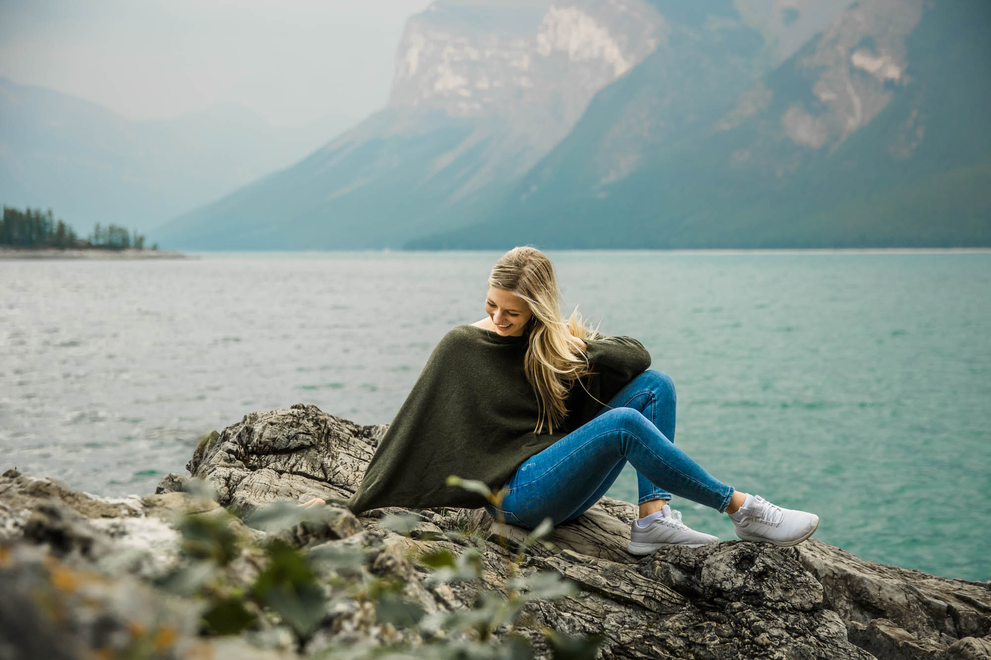 Calgary, Banff, Kananaskis Country personal branding photographer, headshots and brand photos for Fabienne Hansen, side hustle coach, during her solo trip to the Canadian Rockies in the moutains around Banff, Alberta, Canada