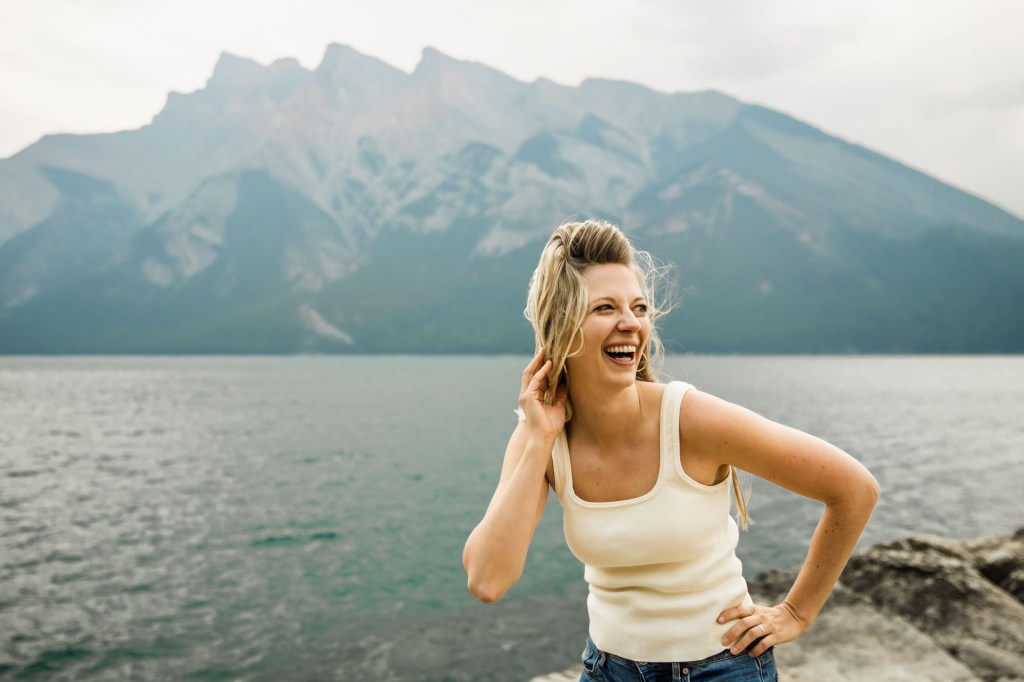 Calgary, Banff, Kananaskis Country personal branding photographer, headshots and brand photos for Fabienne Hansen, side hustle coach, during her solo trip to the Canadian Rockies in the moutains around Banff, Alberta, Canada