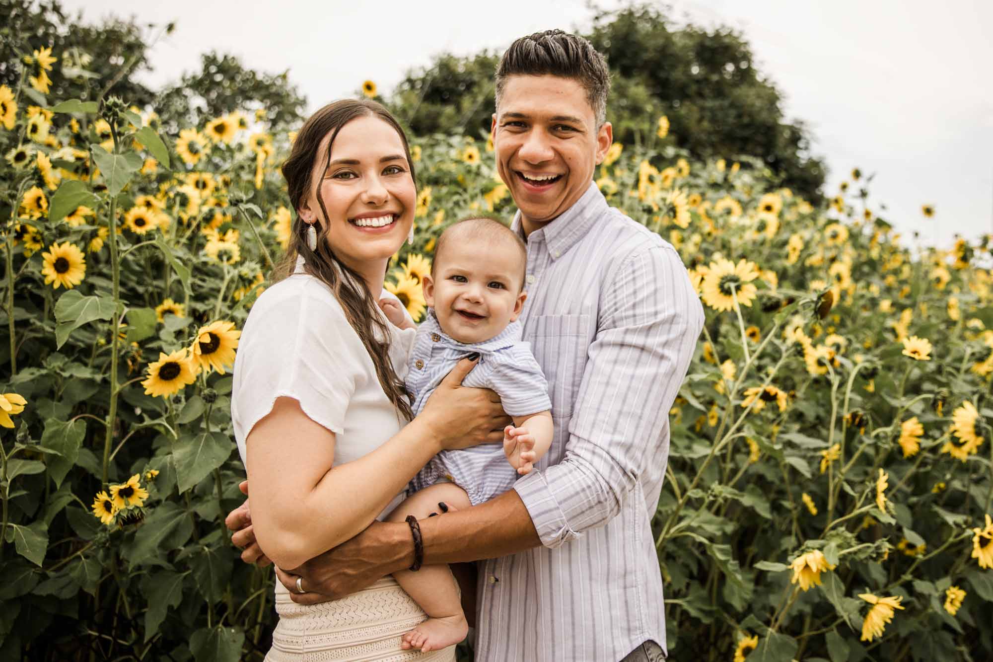 Calgary, Banff, Kananaskis family photographer, mini session at the Botanical Gardens of Silver Springs