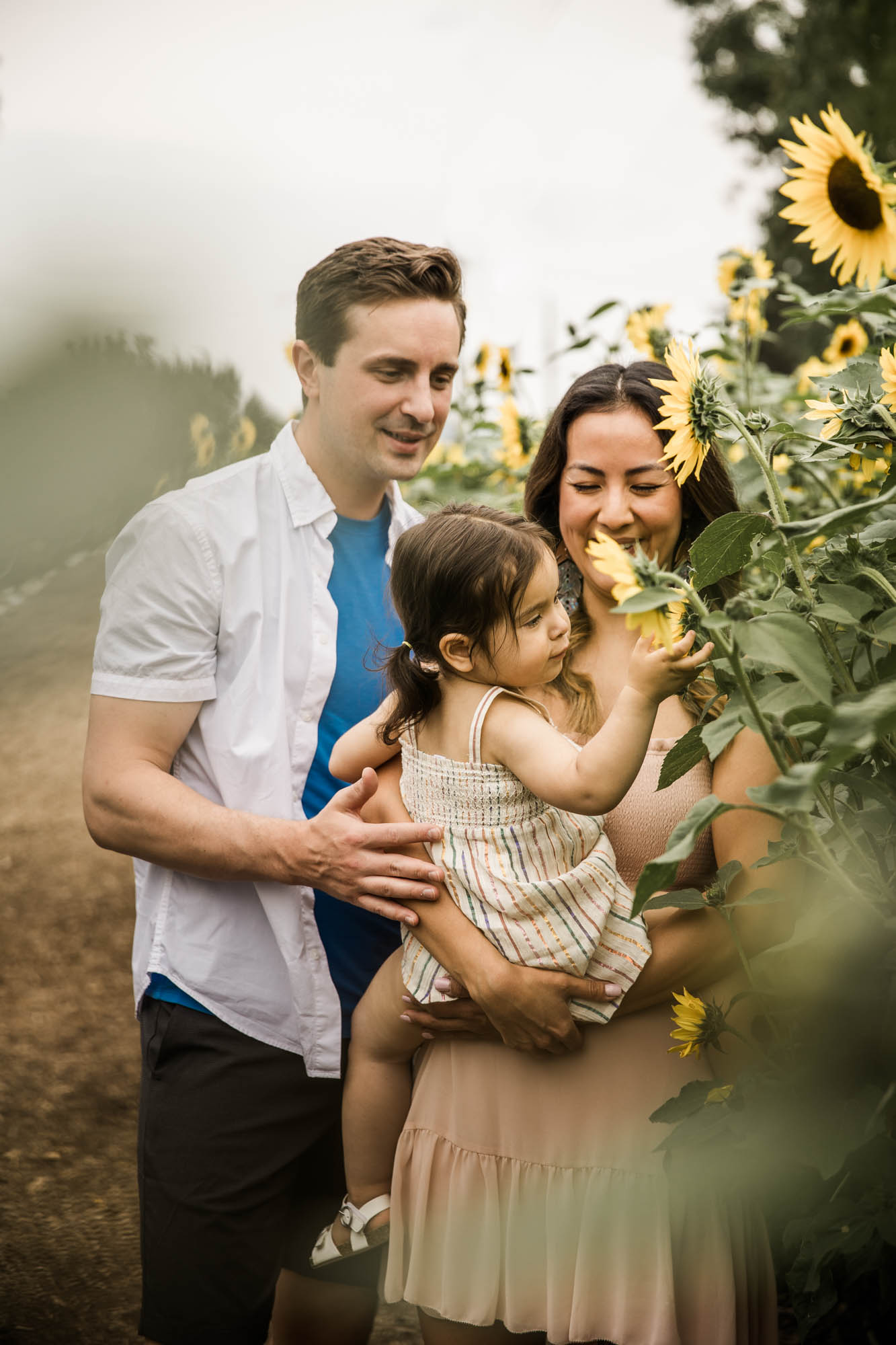 Calgary, Banff, Kananaskis family photographer, mini session at the Botanical Gardens of Silver Springs