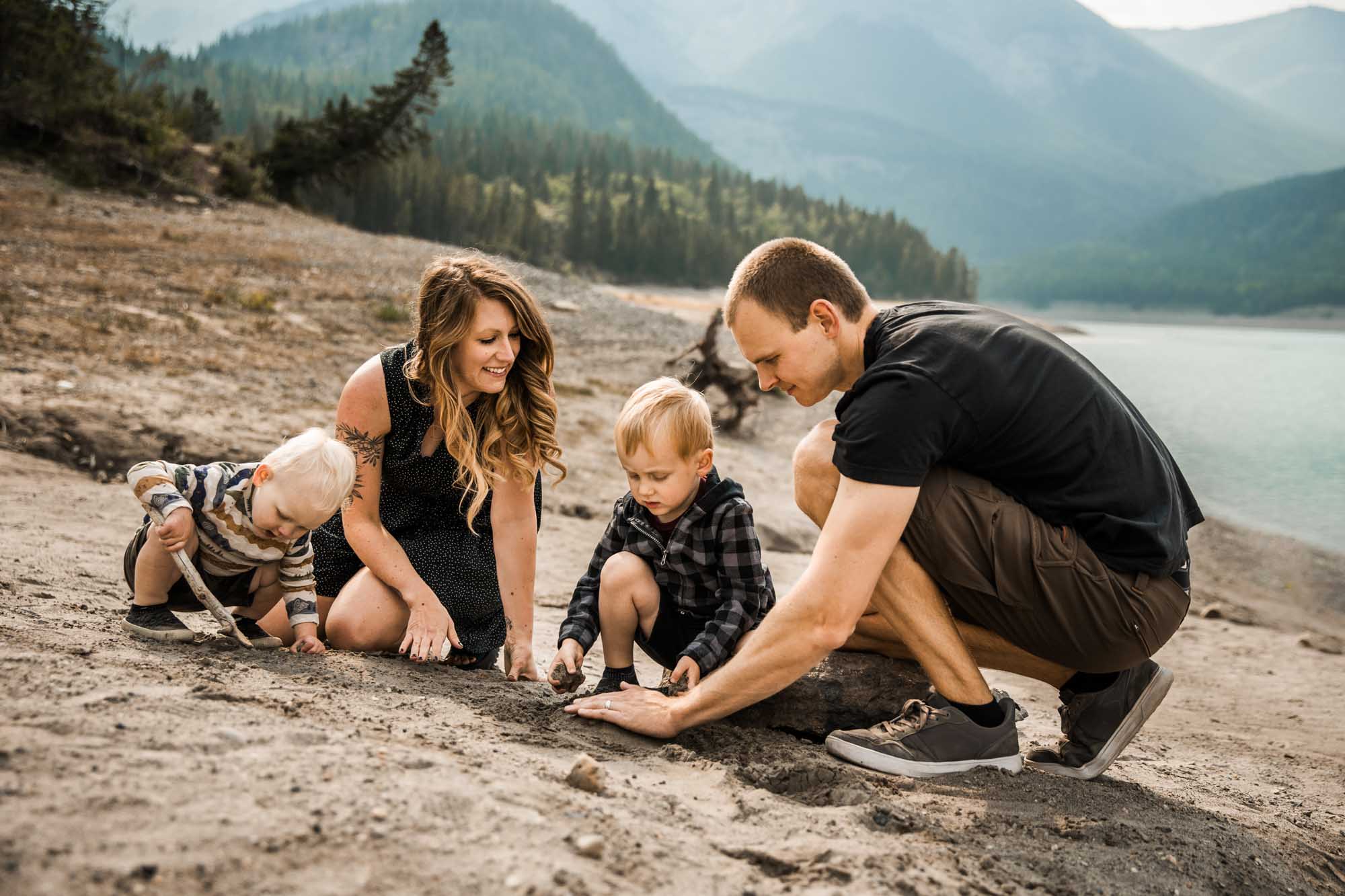 Calgary, Banff, Kananaskis family photographer, mini session in Kananaskis Country in front of a lake and mountains