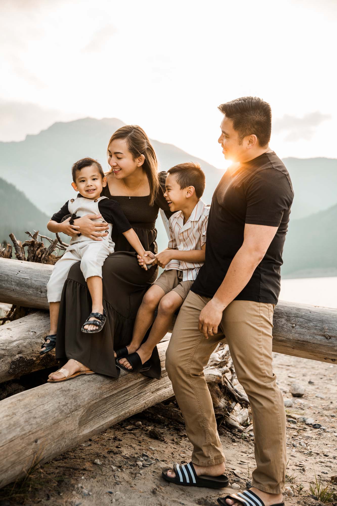 Calgary, Banff, Kananaskis family photographer, mini session in Kananaskis Country in front of a lake and mountains