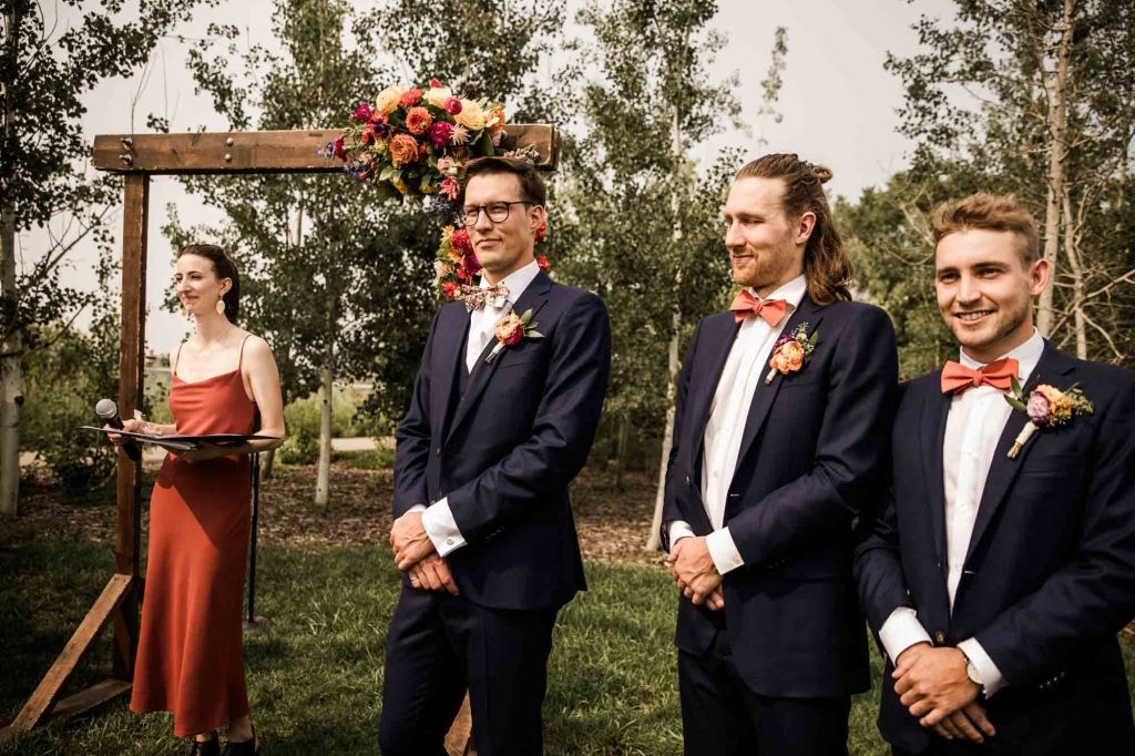 Calgary wedding photographer, restaurant wedding venue at the Deane House in Inglewood, summer garden wedding