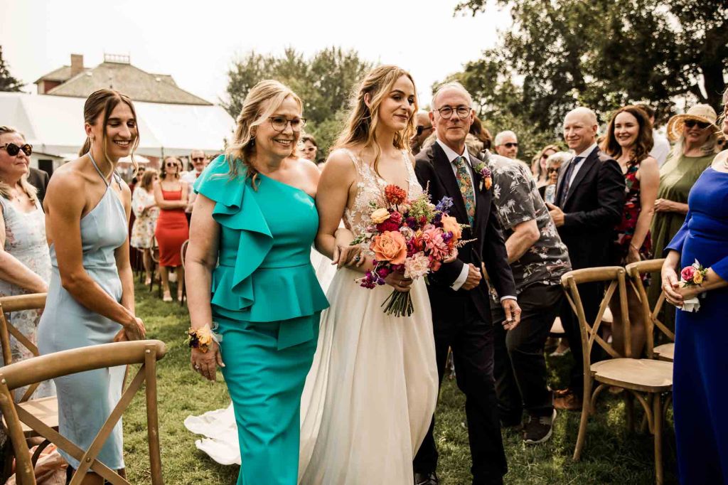 Calgary wedding photographer, restaurant wedding venue at the Deane House in Inglewood, summer garden wedding