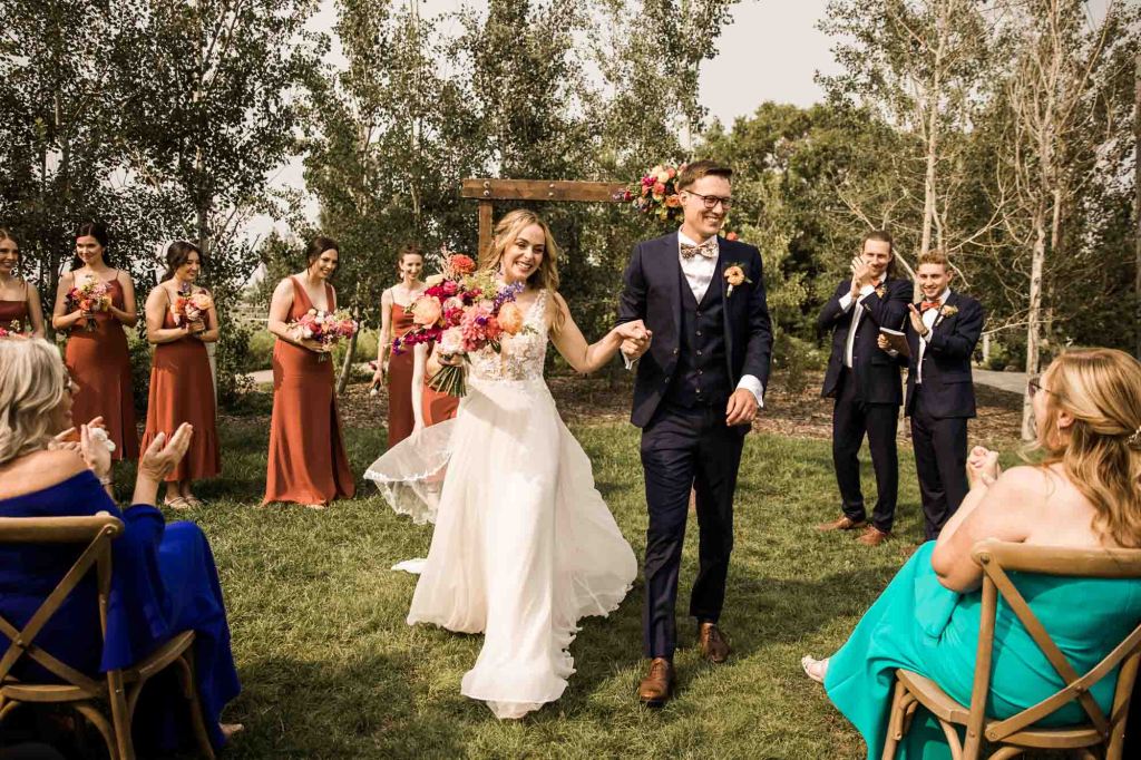 Calgary wedding photographer, restaurant wedding venue at the Deane House in Inglewood, summer garden wedding