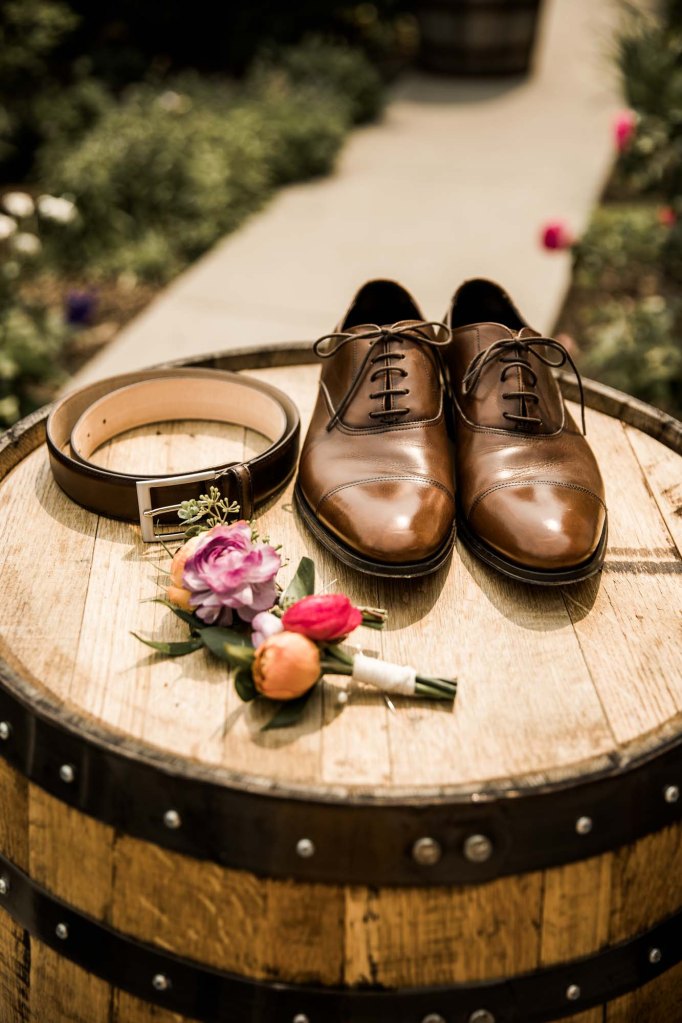 Calgary wedding photographer, restaurant wedding venue at the Deane House in Inglewood, summer garden wedding