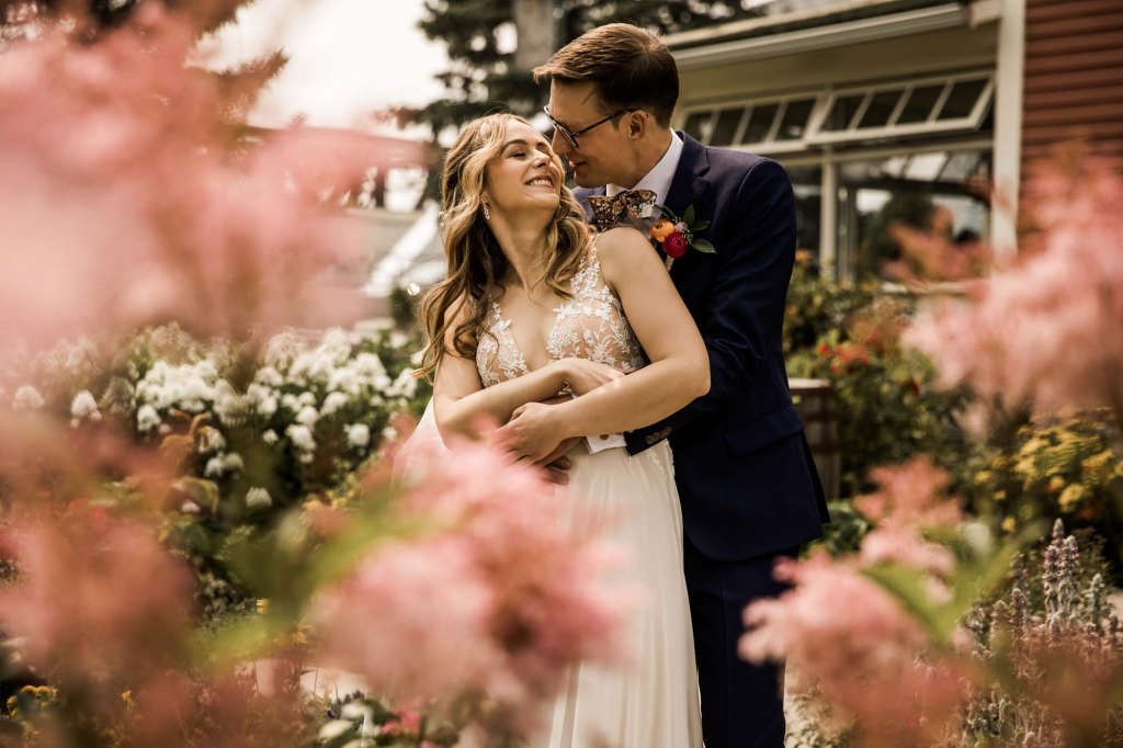 Calgary wedding photographer, restaurant wedding venue at the Deane House in Inglewood, summer garden wedding