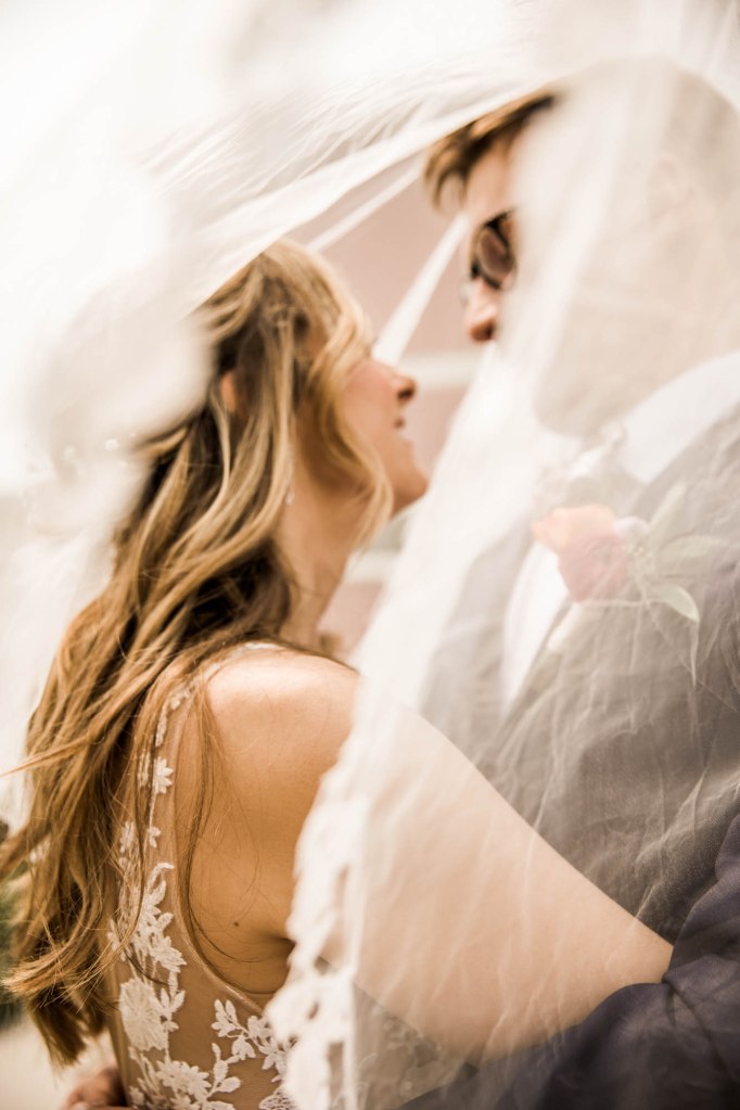 Calgary wedding photographer, restaurant wedding venue at the Deane House in Inglewood, summer garden wedding