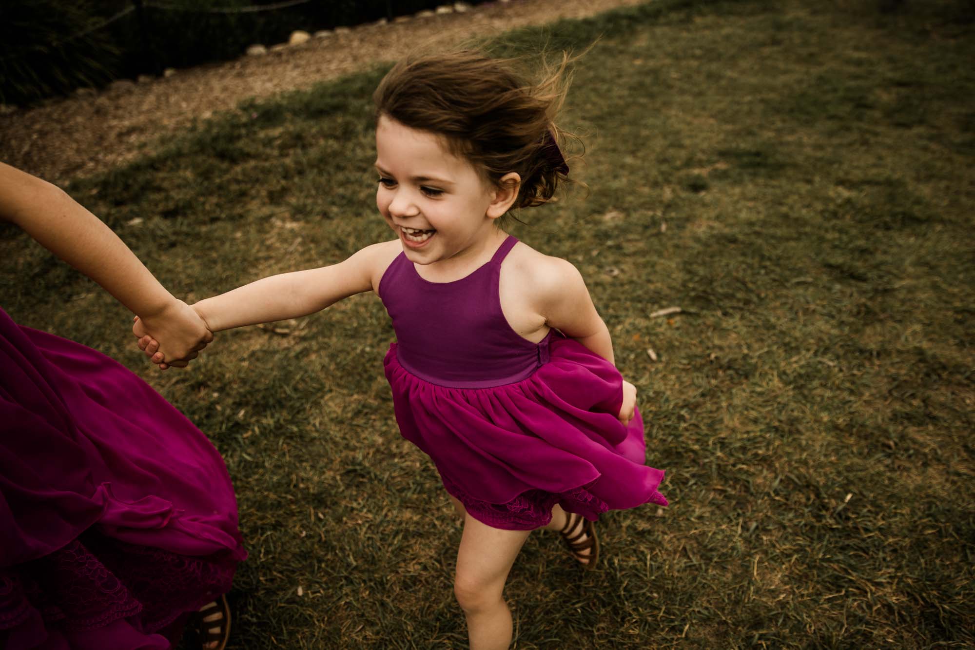 Calgary, Banff, Kananaskis Country lifestyle family photographer, natural and candid photos of a family at the Botanical Gardens of Silver Springs