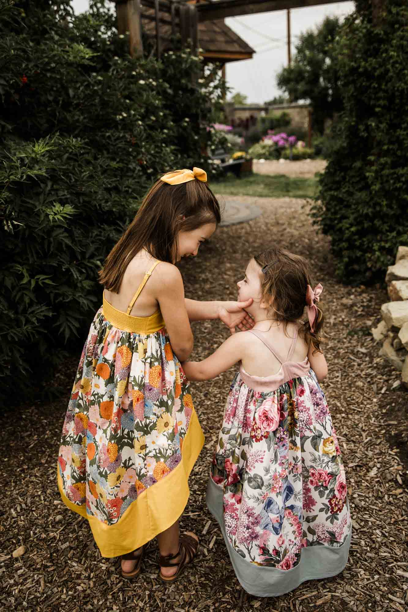 Calgary, Banff, Kananaskis Country lifestyle family photographer, natural and candid photos of a family at the Botanical Gardens of Silver Springs