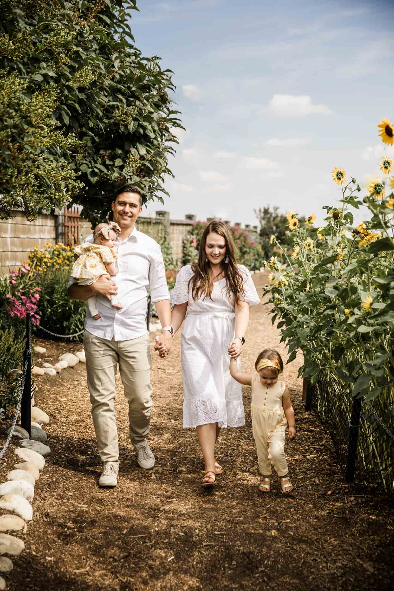 Calgary, Banff, Kananaskis Country lifestyle family photographer, natural and candid photos of a family at the Botanical Gardens of Silver Springs