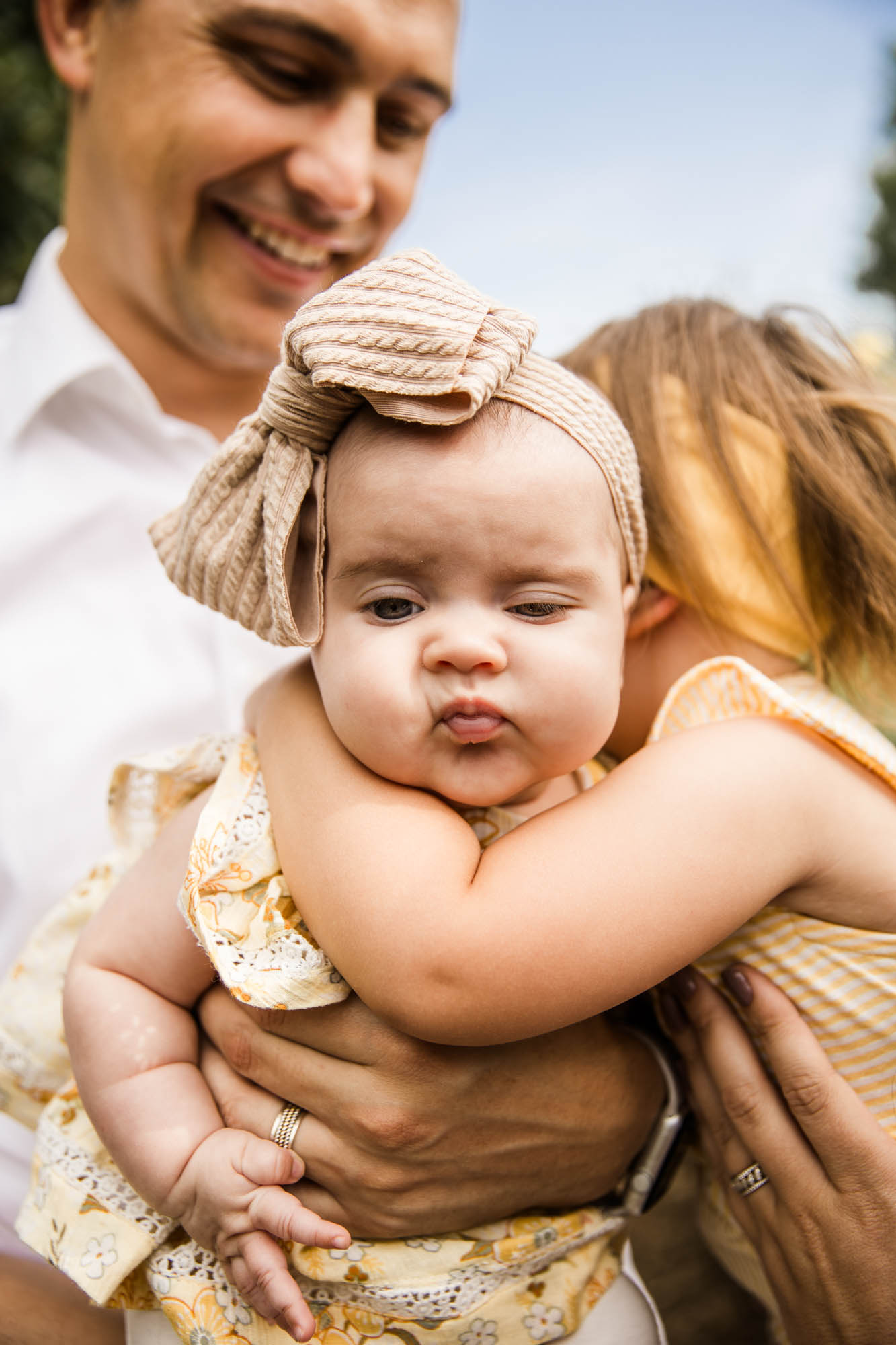 Calgary, Banff, Kananaskis Country lifestyle family photographer, natural and candid photos of a family at the Botanical Gardens of Silver Springs