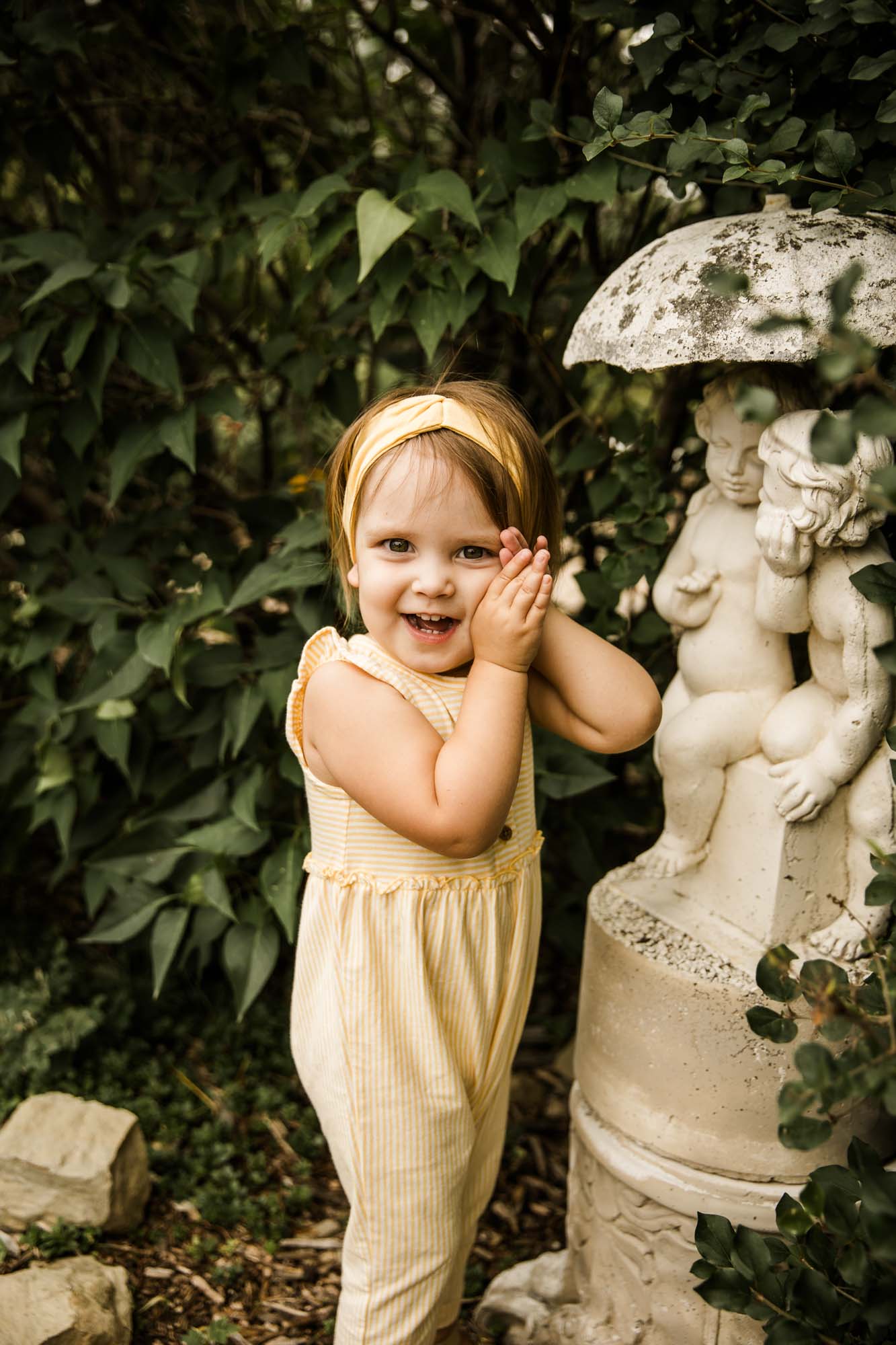 Calgary, Banff, Kananaskis Country lifestyle family photographer, natural and candid photos of a family at the Botanical Gardens of Silver Springs