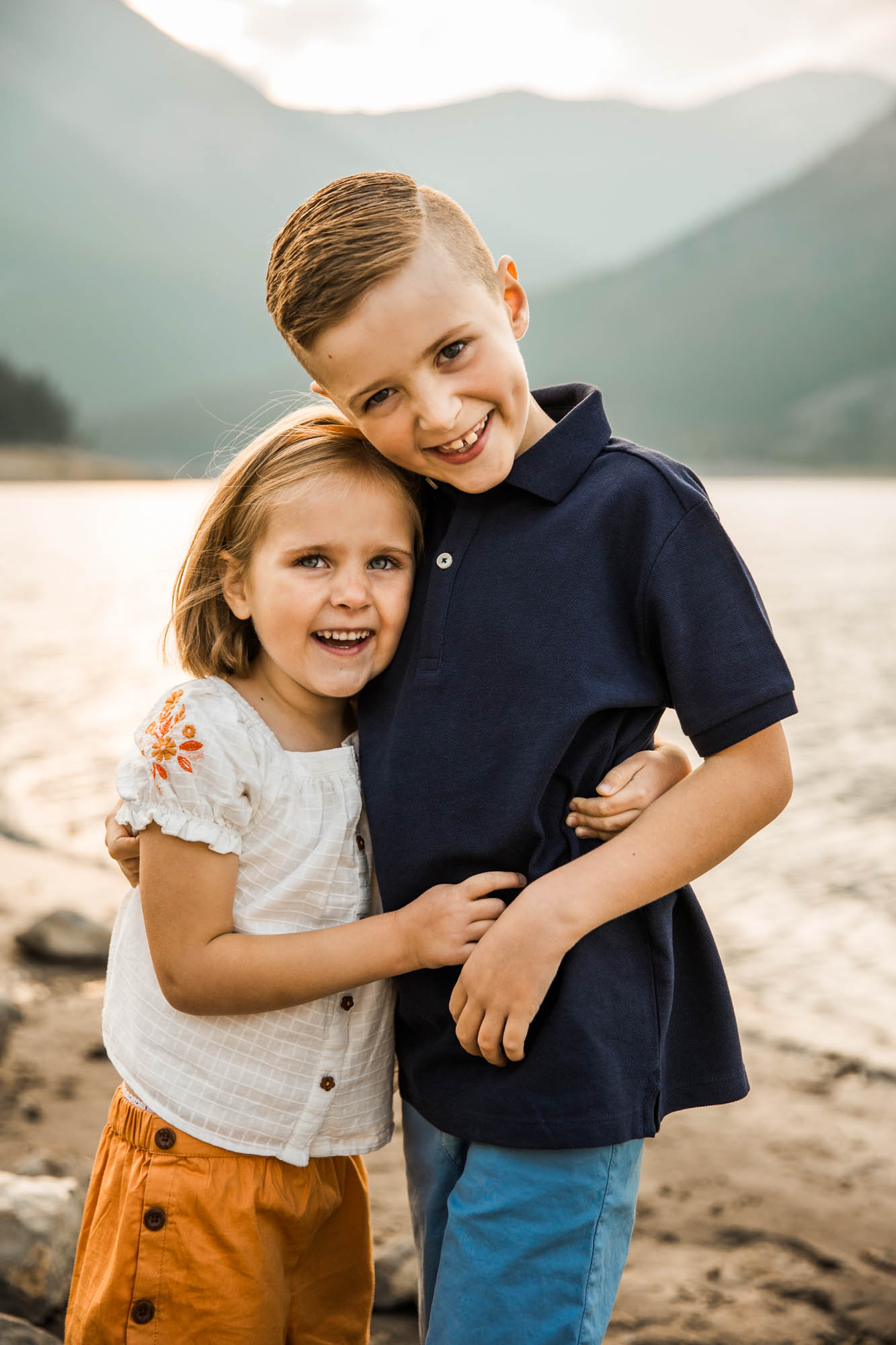 Calgary, Banff, Kananaskis Country lifestyle family photographer, natural and candid photos of a family in front of the mountains at Barrier Lake