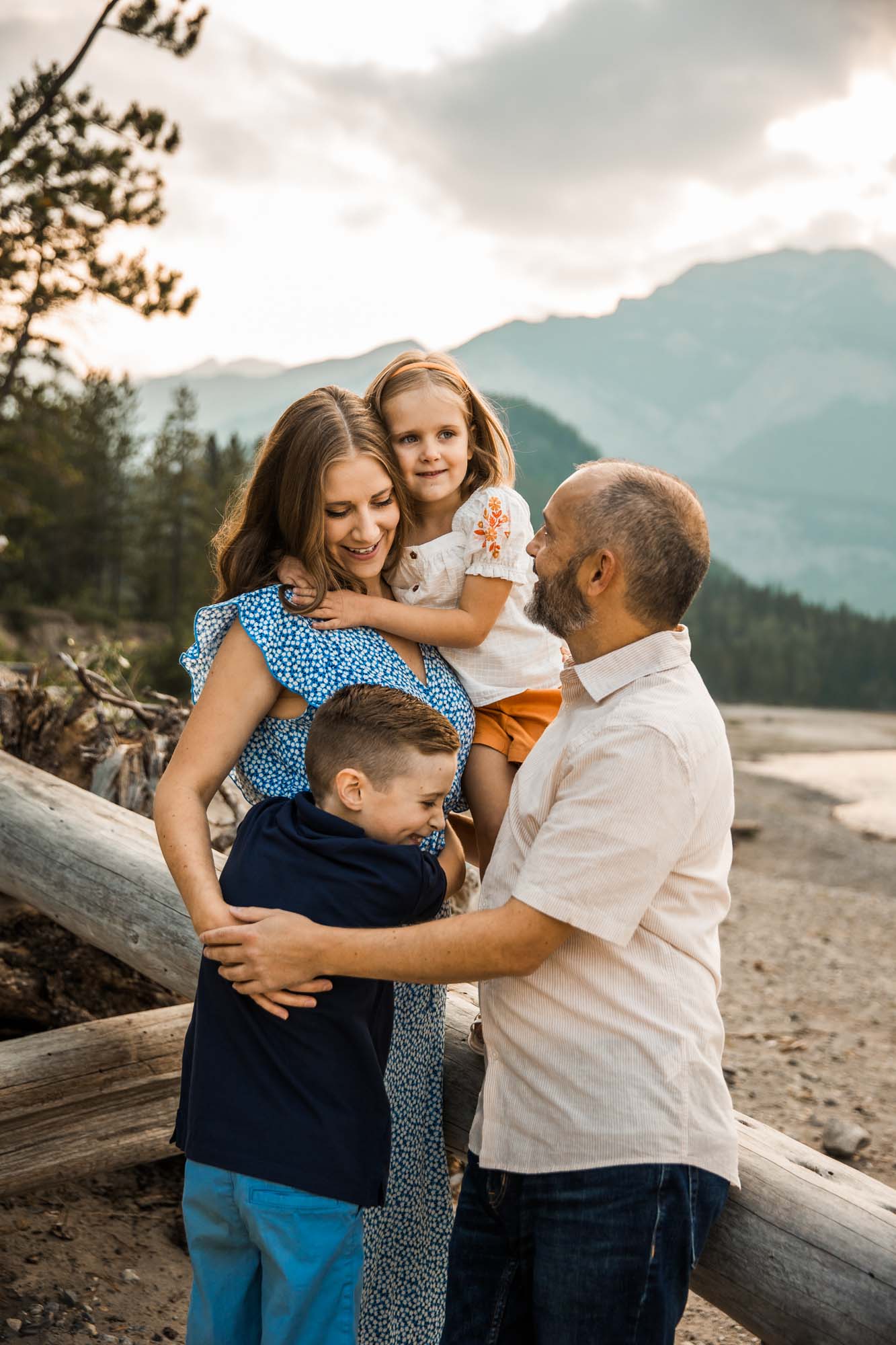 Calgary, Banff, Kananaskis Country lifestyle family photographer, natural and candid photos of a family in front of the mountains at Barrier Lake