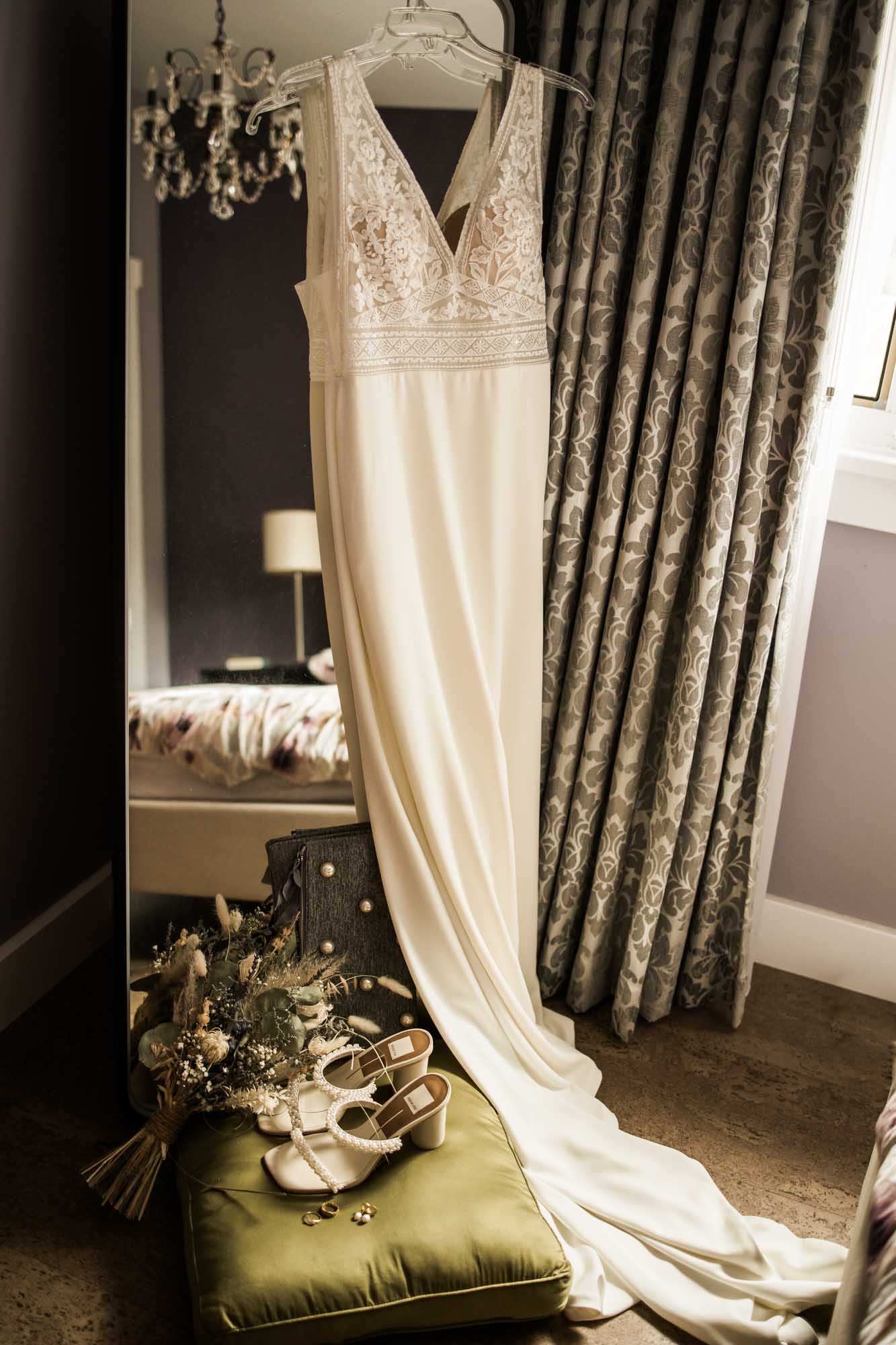 Calgary wedding photographer, candid photos of a micro intimate wedding at Two House Brewery small casual restaurant downtown Calgary