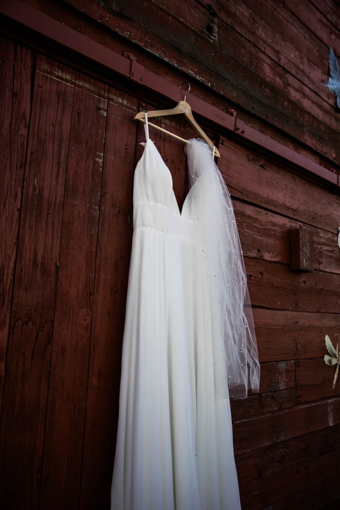 Calgary Alberta wedding photographer, farm, rustic, country, summer, sunflower wedding on a private property