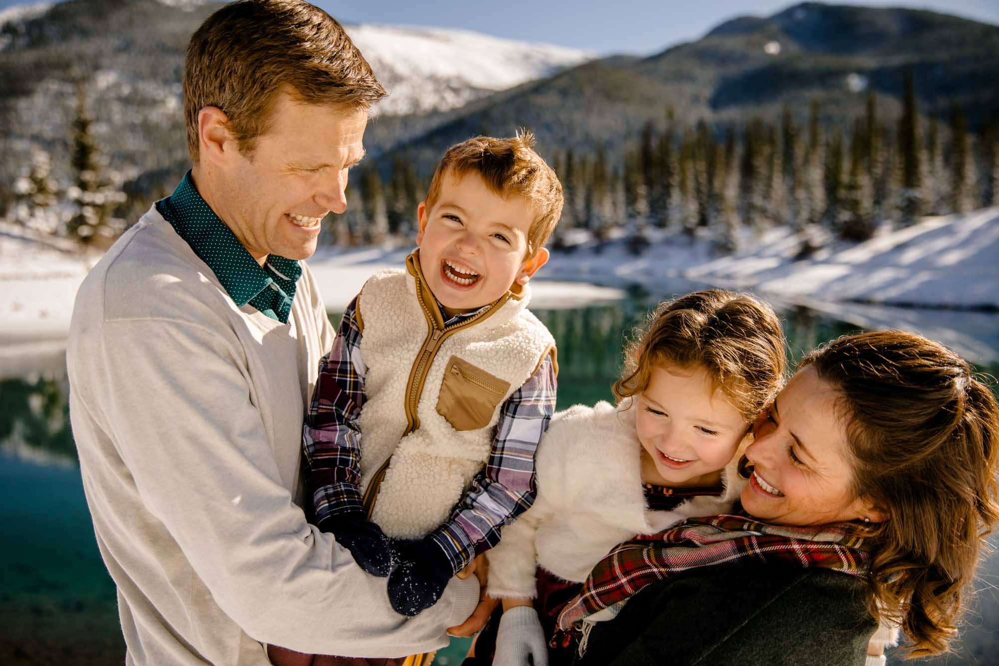Calgary, Kananaskis Country, Banff lifestyle family photographer, mini sessions, family in the mountains for their photoshoot