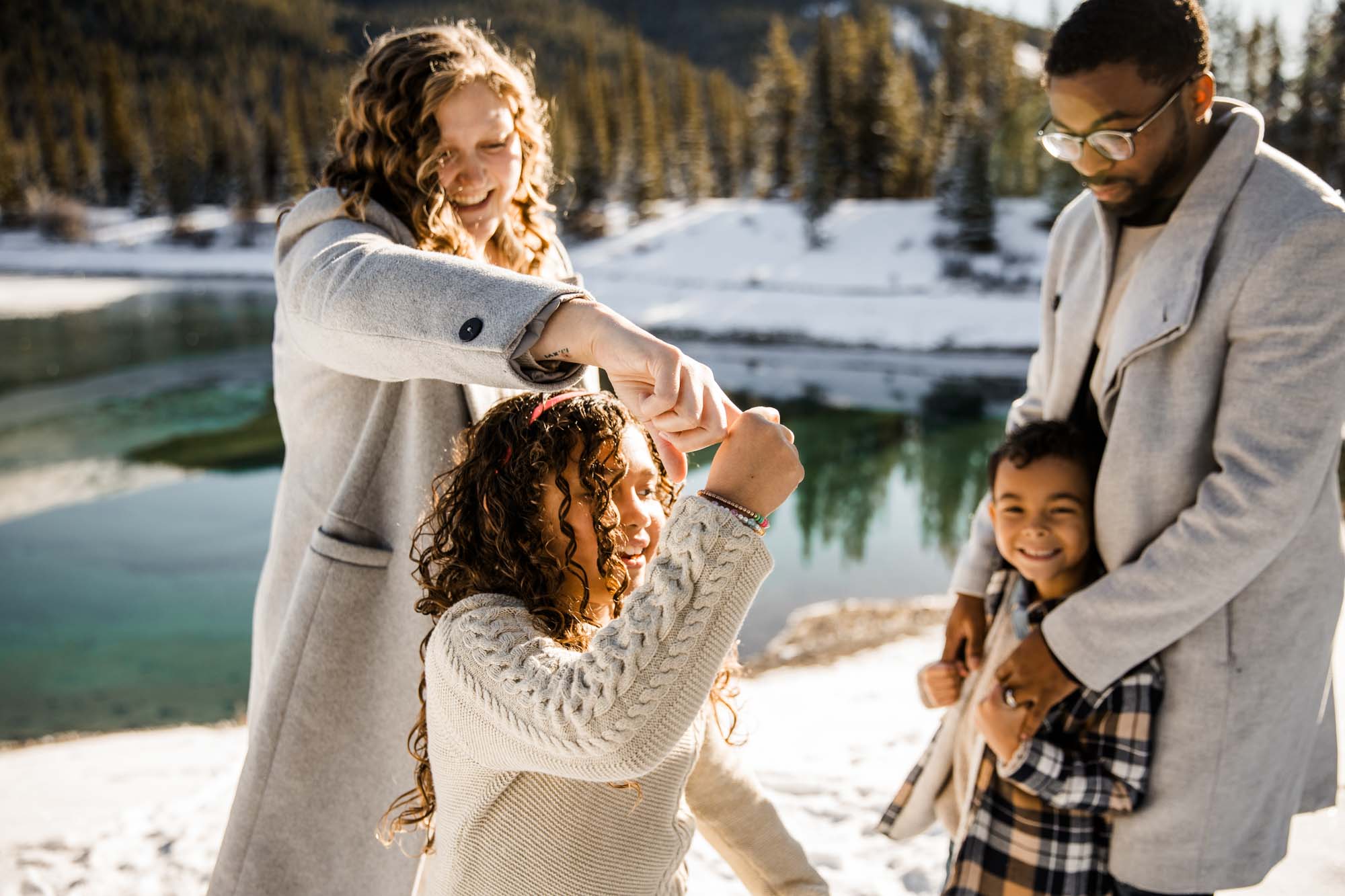 Calgary, Kananaskis Country, Banff lifestyle family photographer, mini sessions, family in the mountains for their photoshoot