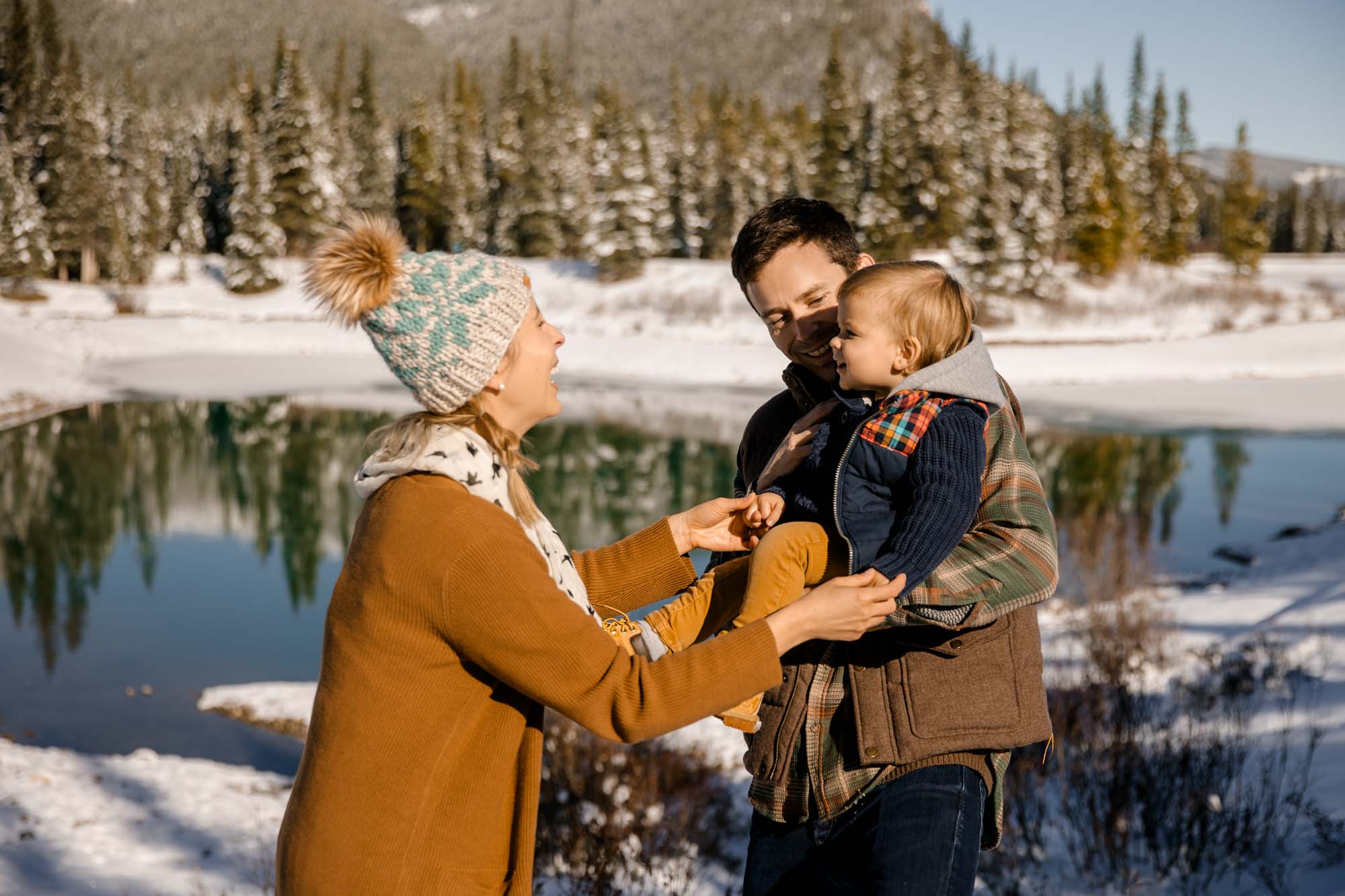 Calgary, Kananaskis Country, Banff lifestyle family photographer, mini sessions, family in the mountains for their photoshoot