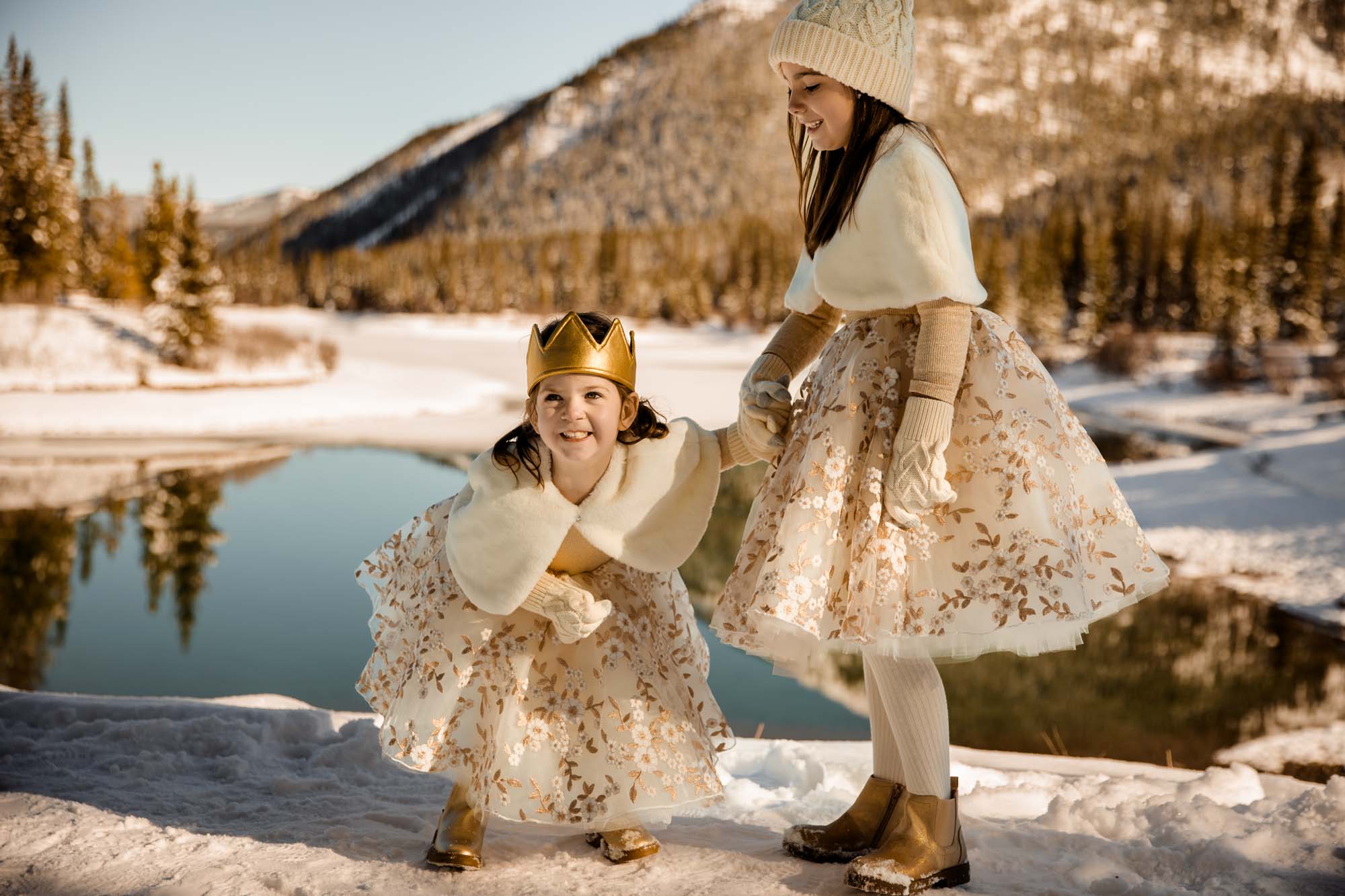 Calgary, Kananaskis Country, Banff lifestyle family photographer, mini sessions, family in the mountains for their photoshoot