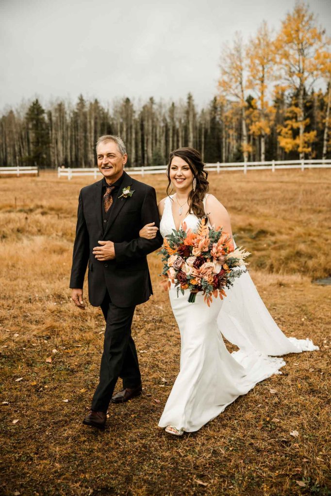 Folk Tree Lodge wedding, Calgary, Banff and Canmore wedding photographer, micro wedding, intimate ceremony on a beautiful rustic lodge property outside of Bragg Creek by Kananaskis Country