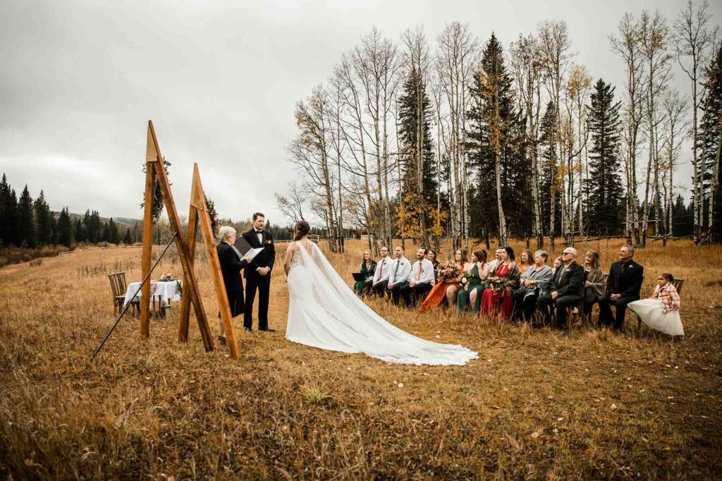 Folk Tree Lodge wedding, Calgary, Banff and Canmore wedding photographer, micro wedding, intimate ceremony on a beautiful rustic lodge property outside of Bragg Creek by Kananaskis Country