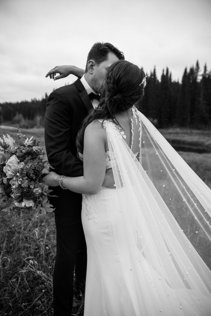 Folk Tree Lodge wedding, Calgary, Banff and Canmore wedding photographer, micro wedding, intimate ceremony on a beautiful rustic lodge property outside of Bragg Creek by Kananaskis Country