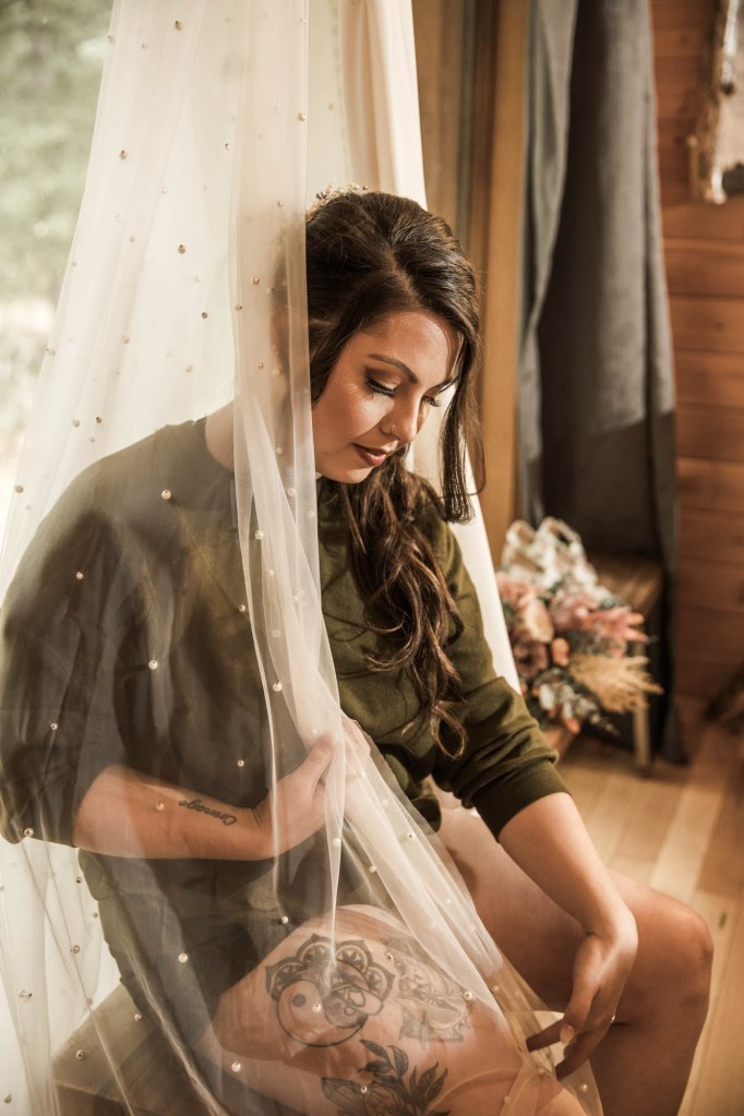 Folk Tree Lodge wedding, Calgary, Banff and Canmore wedding photographer, micro wedding, intimate ceremony on a beautiful rustic lodge property outside of Bragg Creek by Kananaskis Country