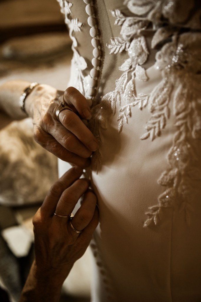 Folk Tree Lodge wedding, Calgary, Banff and Canmore wedding photographer, micro wedding, intimate ceremony on a beautiful rustic lodge property outside of Bragg Creek by Kananaskis Country
