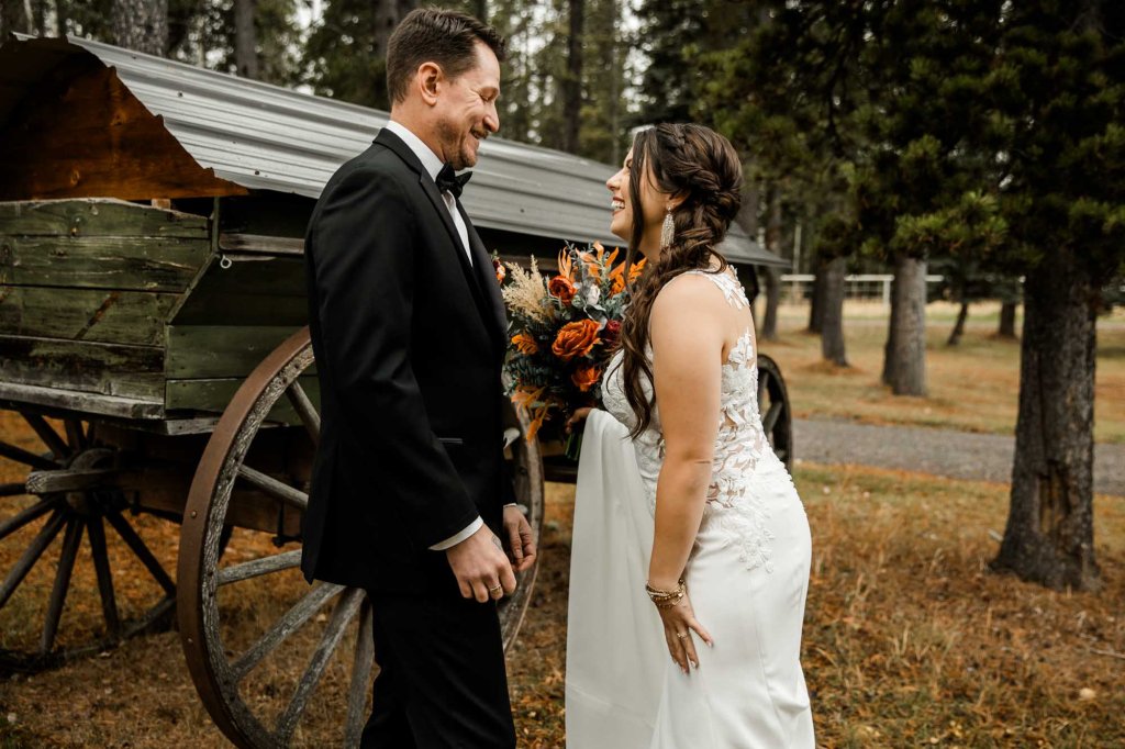 Folk Tree Lodge wedding, Calgary, Banff and Canmore wedding photographer, micro wedding, intimate ceremony on a beautiful rustic lodge property outside of Bragg Creek by Kananaskis Country