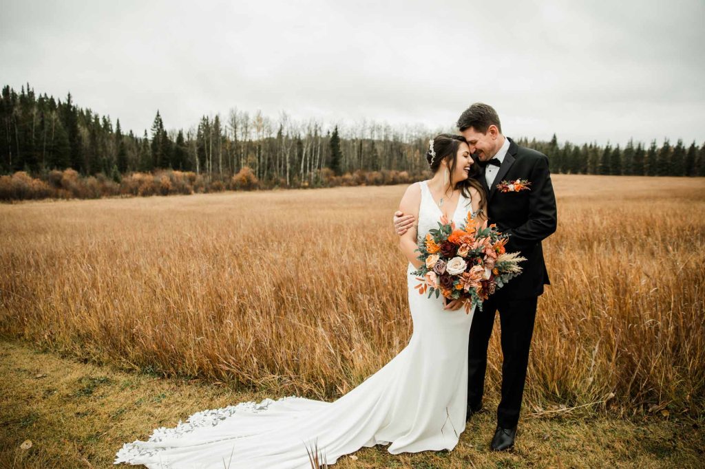 Folk Tree Lodge wedding, Calgary, Banff and Canmore wedding photographer, micro wedding, intimate ceremony on a beautiful rustic lodge property outside of Bragg Creek by Kananaskis Country