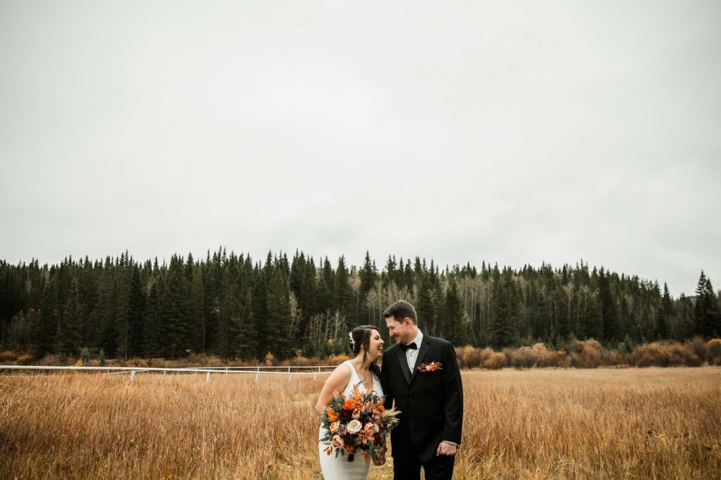 Folk Tree Lodge wedding, Calgary, Banff and Canmore wedding photographer, micro wedding, intimate ceremony on a beautiful rustic lodge property outside of Bragg Creek by Kananaskis Country