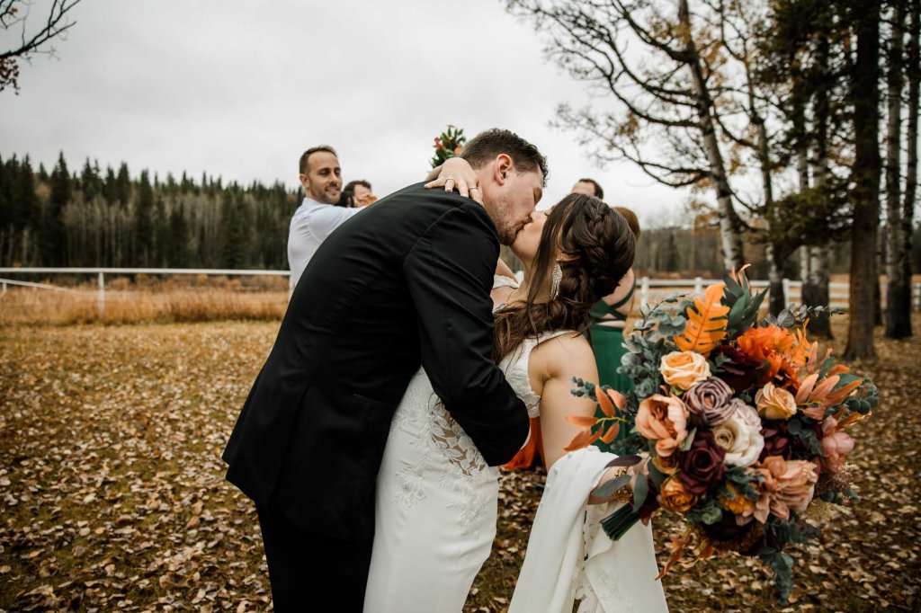 Folk Tree Lodge wedding, Calgary, Banff and Canmore wedding photographer, micro wedding, intimate ceremony on a beautiful rustic lodge property outside of Bragg Creek by Kananaskis Country
