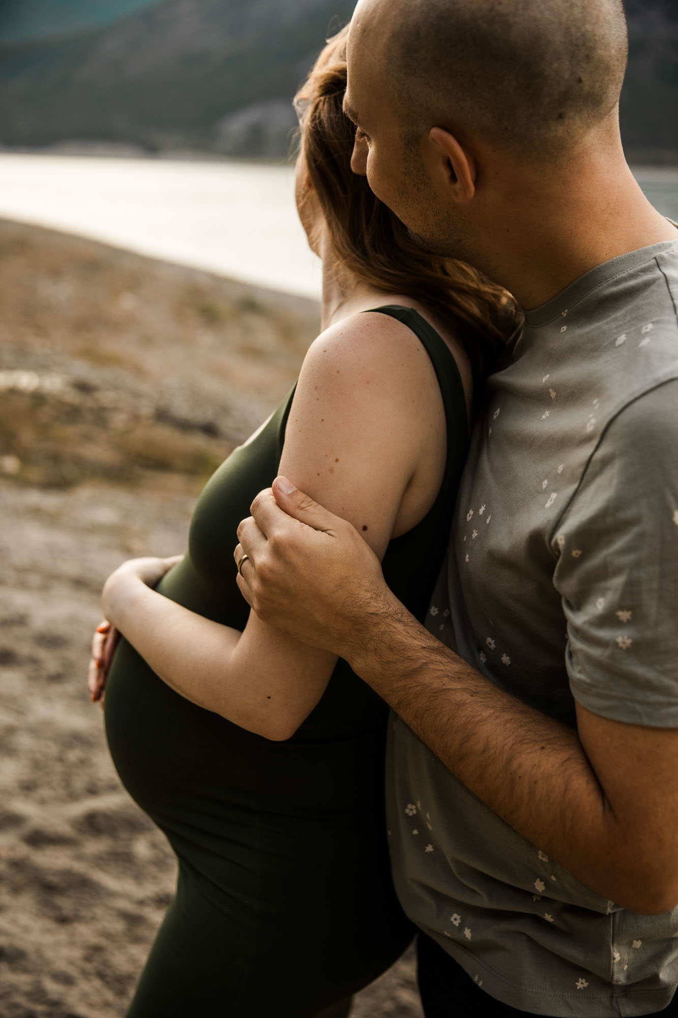 Calgary, Banff, Kananaskis Country maternity, family, newborn photographer, couple in front of the mountains during their maternity photoshoot in Kananaskis Country