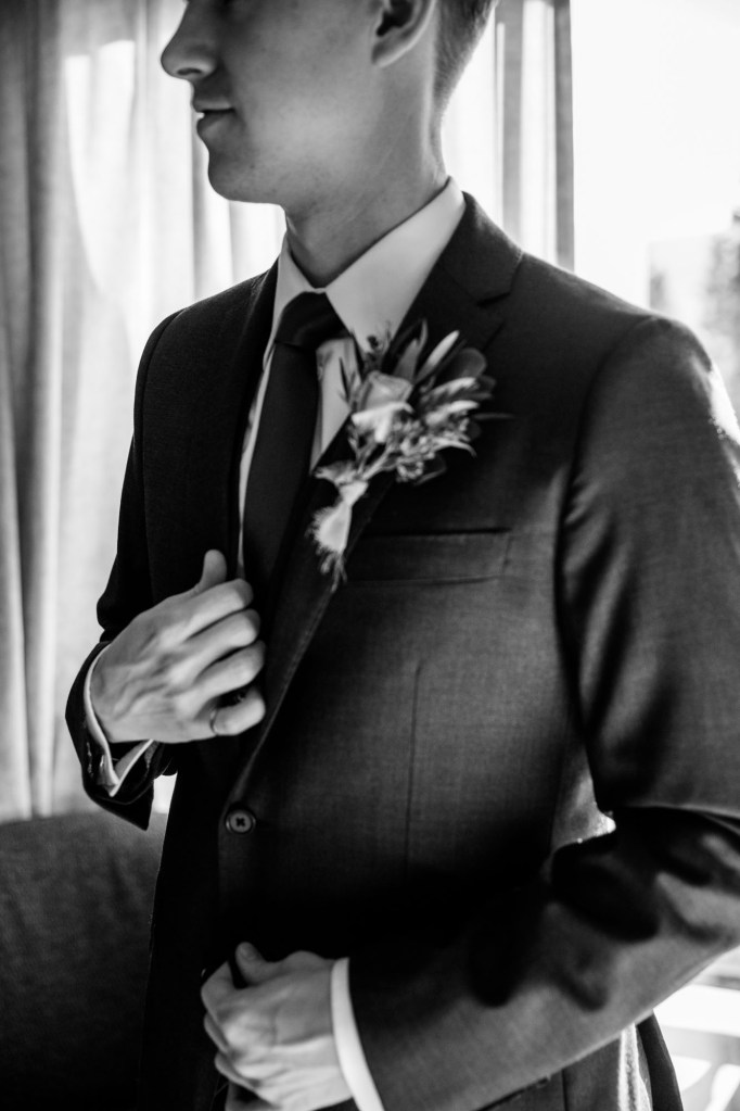 Calgary and Canmore wedding photographer, photography during a wedding at the Bear and Bison Inn in Canmore in the mountains