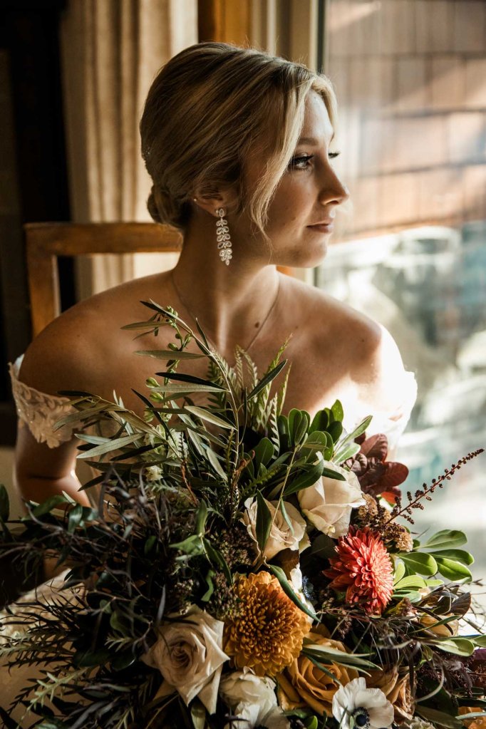 Calgary and Canmore wedding photographer, photography during a wedding at the Bear and Bison Inn in Canmore in the mountains