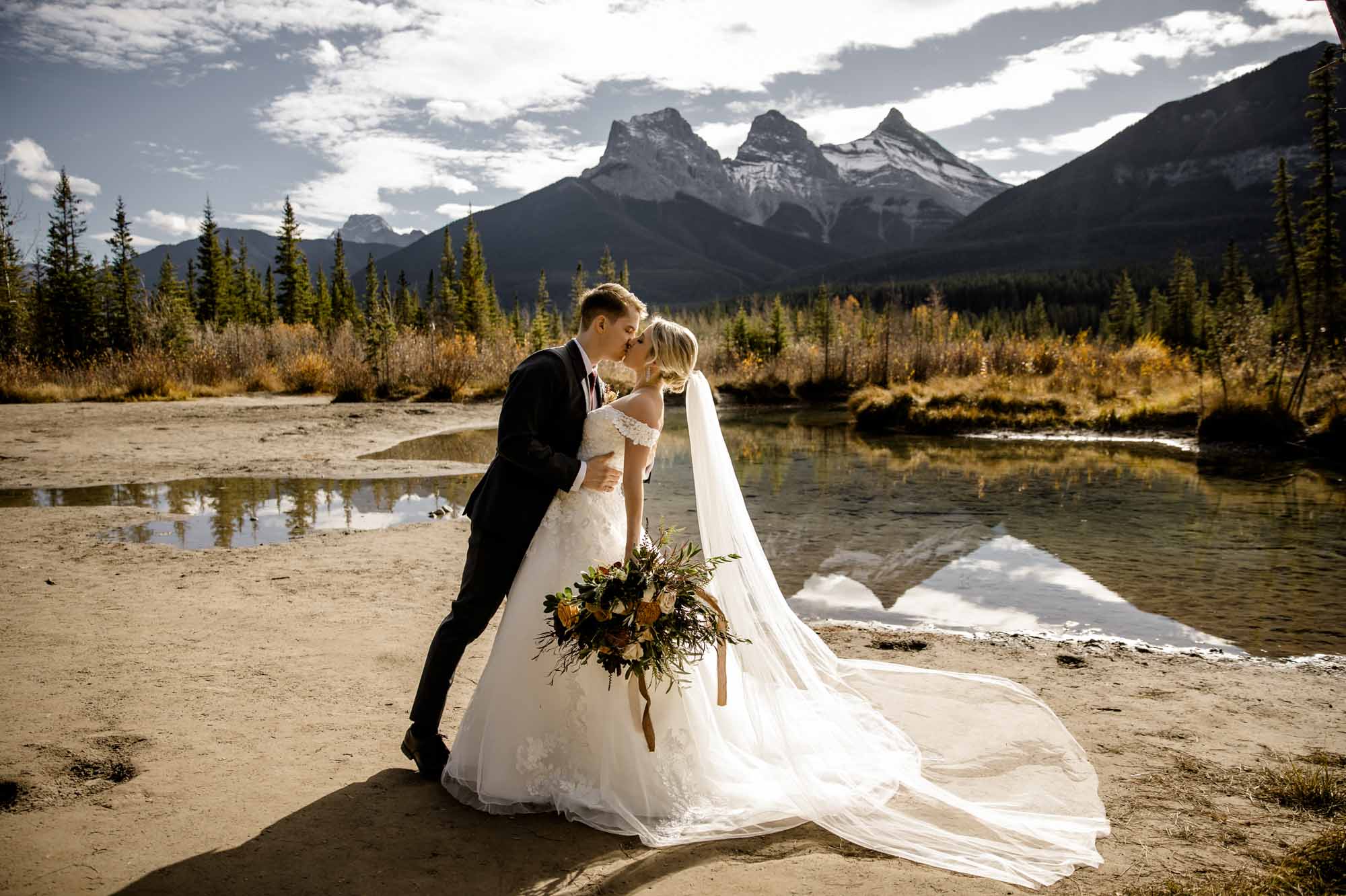 Calgary and Canmore wedding photographer, photography during a wedding at the Bear and Bison Inn in Canmore in the mountains